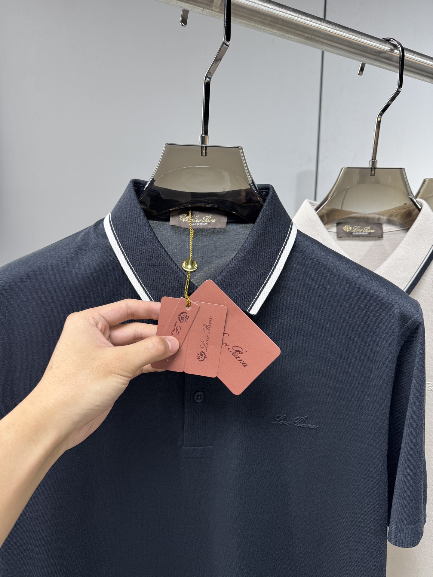 上新 26ss Loro Piana 春夏新款花灰起脚平纹短袖 原版定制 轻薄透气 上身丝滑舒适 高端大