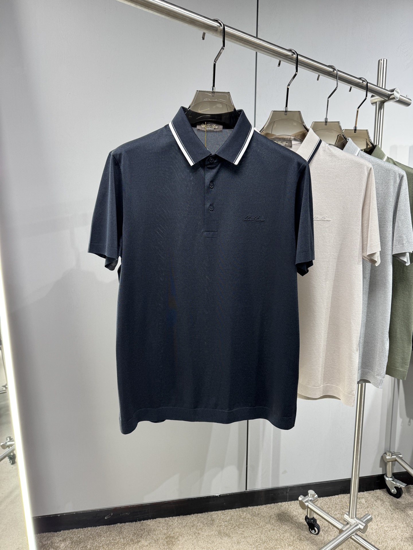 上新 26ss Loro Piana 春夏新款花灰起脚平纹短袖 原版定制 轻薄透气 上身丝滑舒适 高端大