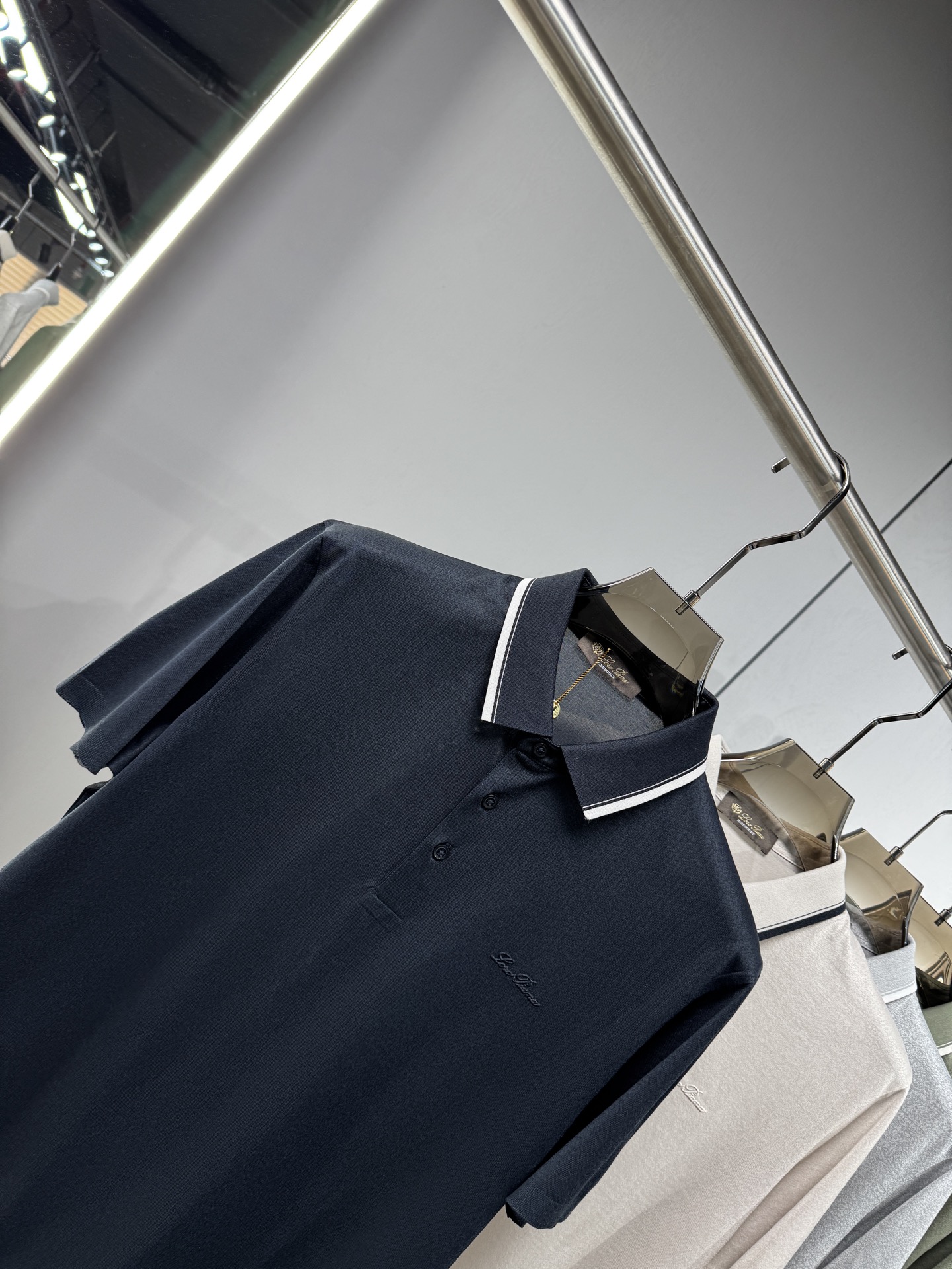 上新 26ss Loro Piana 春夏新款花灰起脚平纹短袖 原版定制 轻薄透气 上身丝滑舒适 高端大