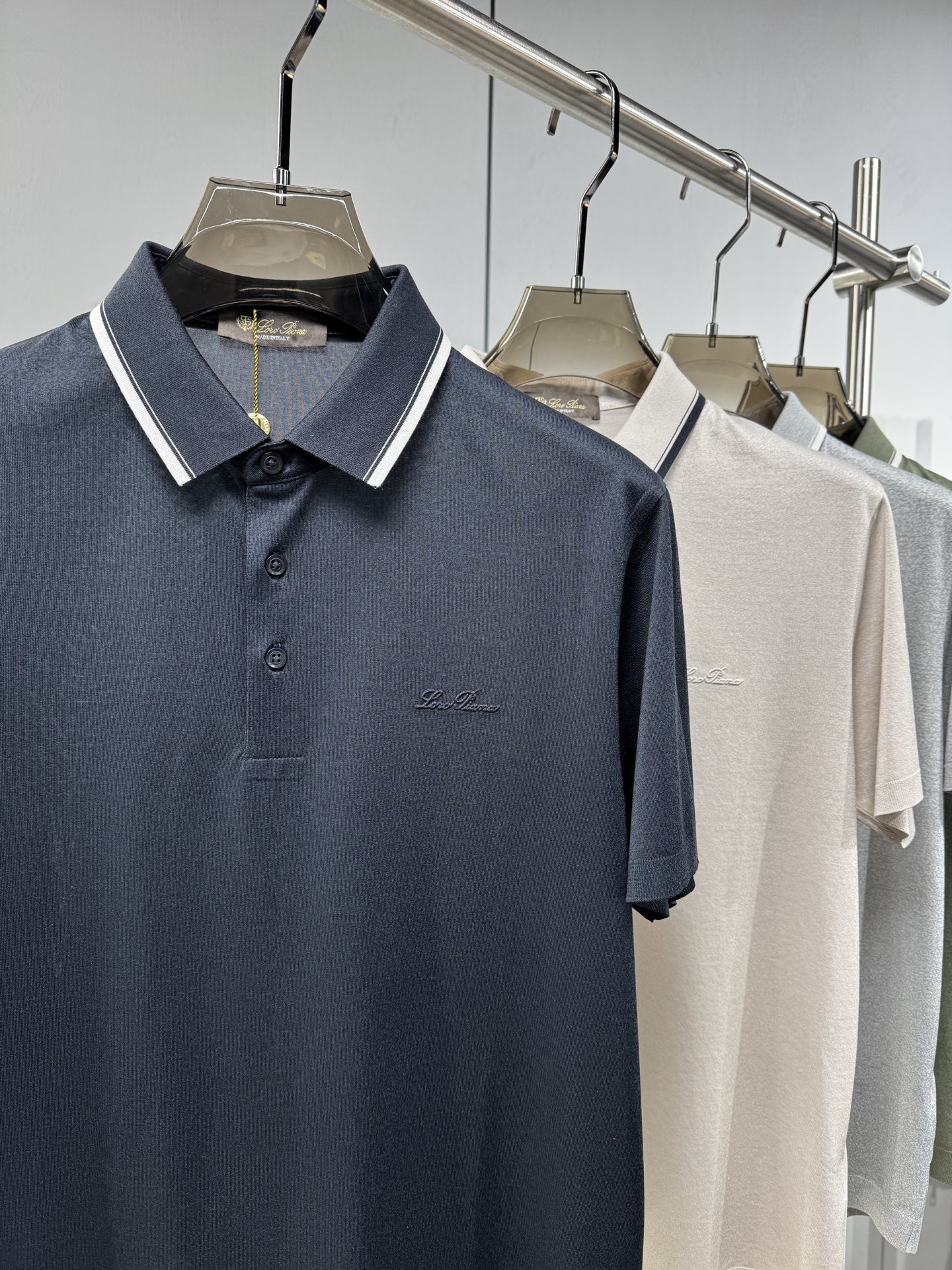 上新 26ss Loro Piana 春夏新款花灰起脚平纹短袖 原版定制 轻薄透气 上身丝滑舒适 高端大