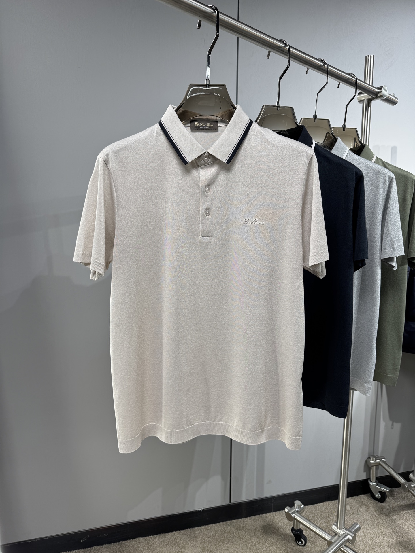 上新 26ss Loro Piana 春夏新款花灰起脚平纹短袖 原版定制 轻薄透气 上身丝滑舒适 高端大