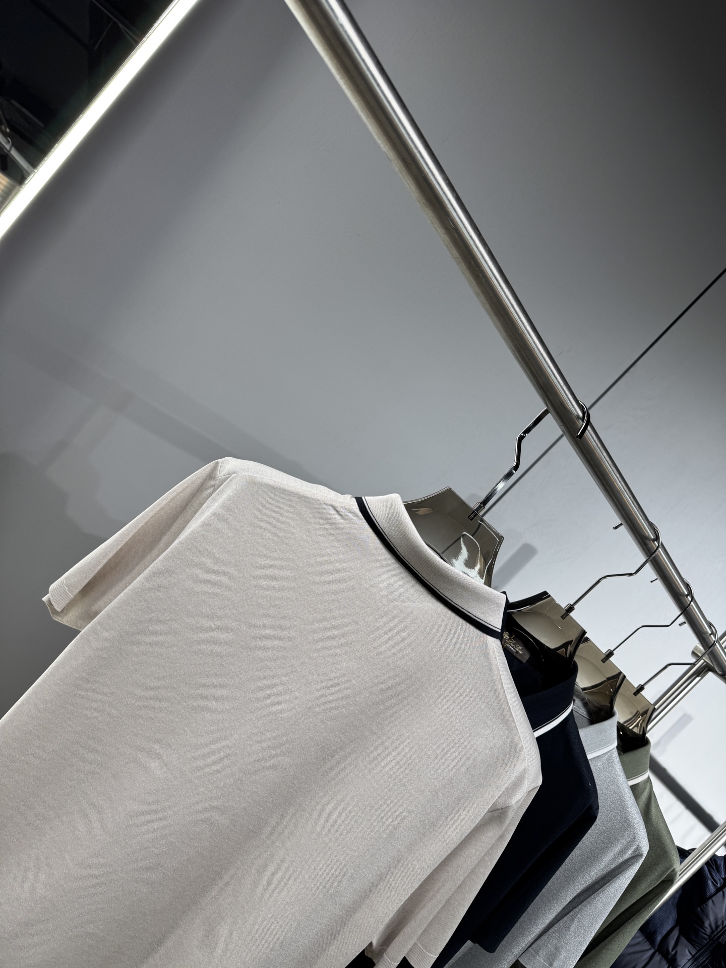 上新 26ss Loro Piana 春夏新款花灰起脚平纹短袖 原版定制 轻薄透气 上身丝滑舒适 高端大