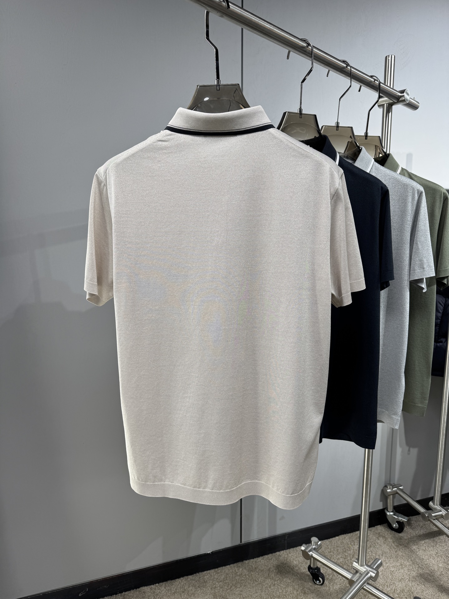 上新 26ss Loro Piana 春夏新款花灰起脚平纹短袖 原版定制 轻薄透气 上身丝滑舒适 高端大