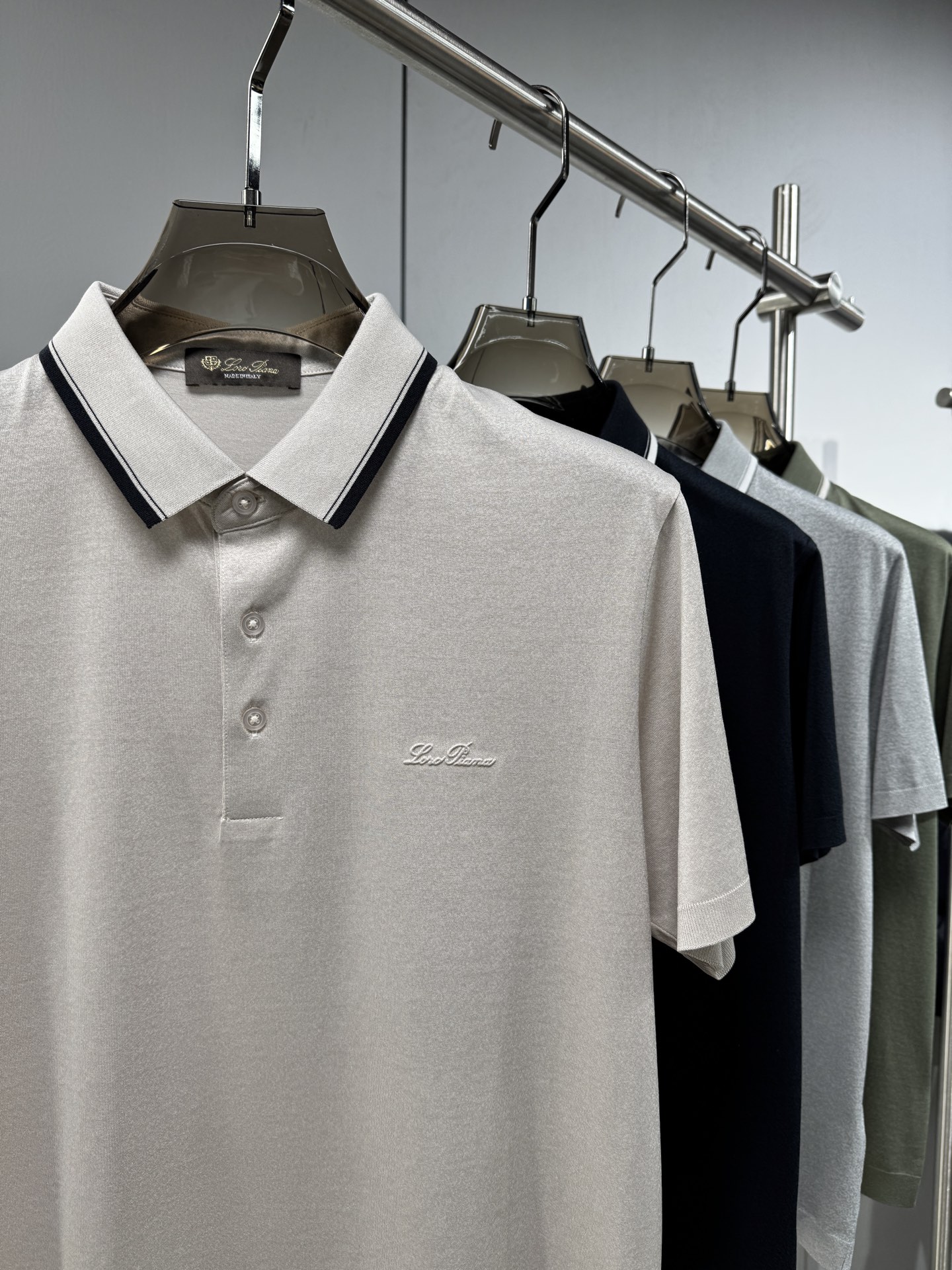 上新 26ss Loro Piana 春夏新款花灰起脚平纹短袖 原版定制 轻薄透气 上身丝滑舒适 高端大