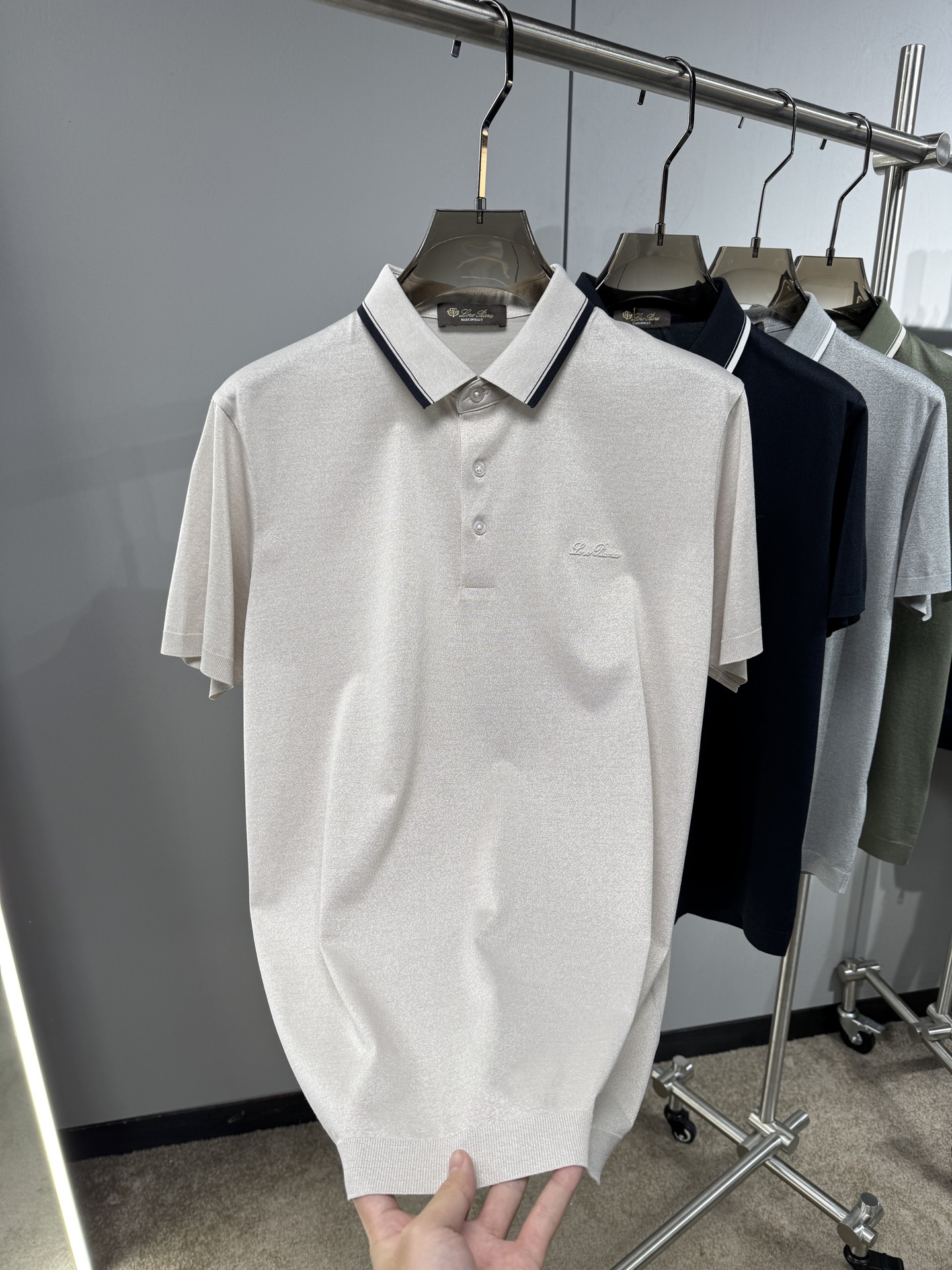 上新 26ss Loro Piana 春夏新款花灰起脚平纹短袖 原版定制 轻薄透气 上身丝滑舒适 高端大