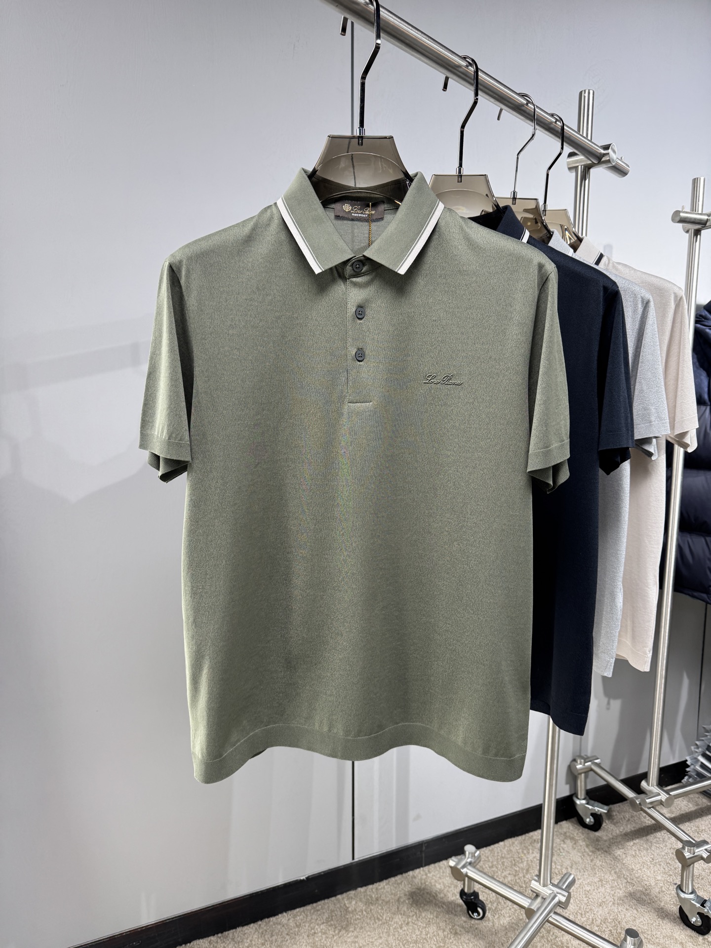 上新 26ss Loro Piana 春夏新款花灰起脚平纹短袖 原版定制 轻薄透气 上身丝滑舒适 高端大