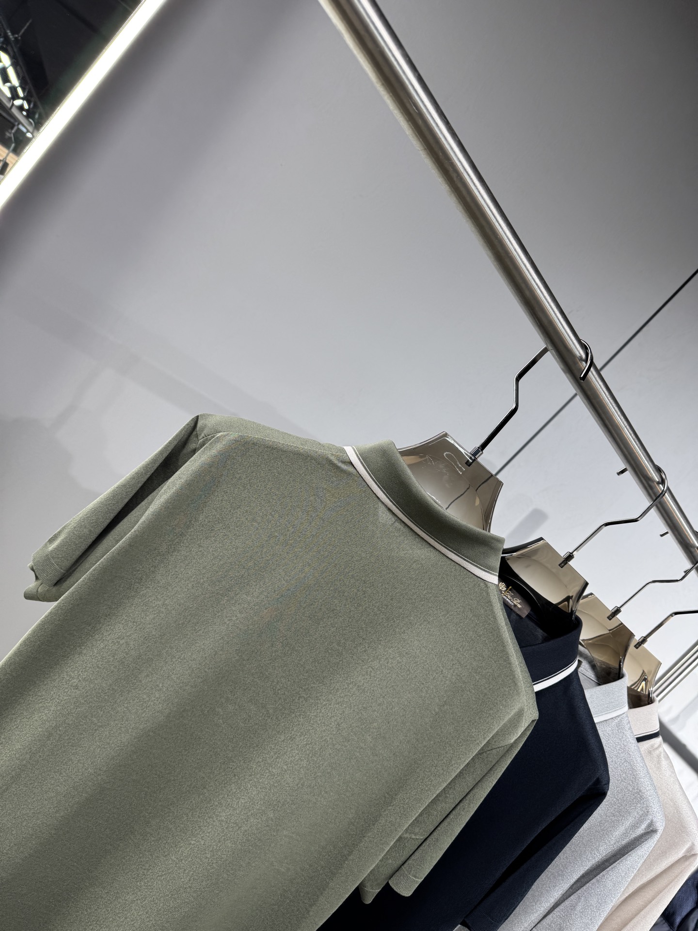 上新 26ss Loro Piana 春夏新款花灰起脚平纹短袖 原版定制 轻薄透气 上身丝滑舒适 高端大