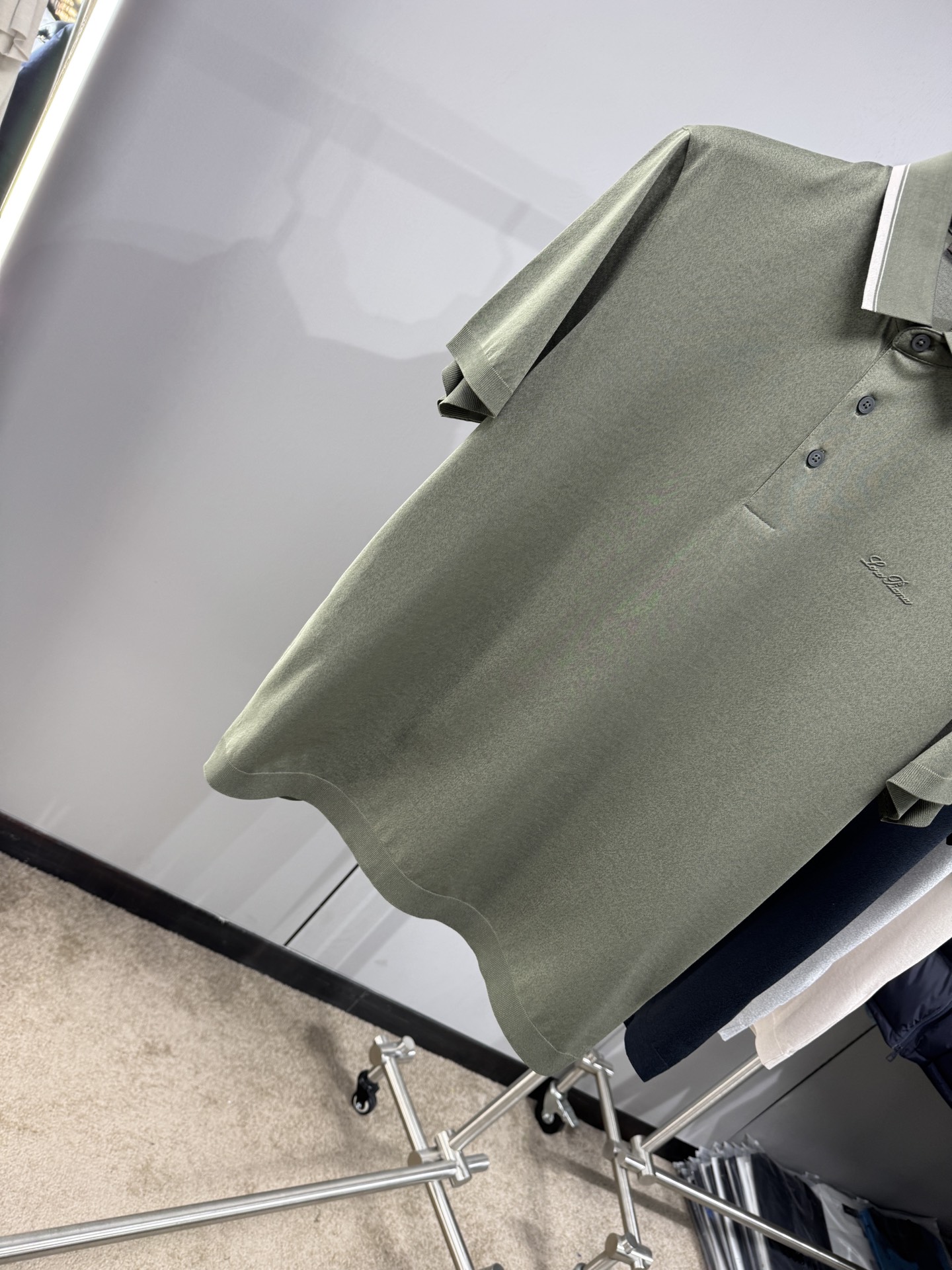 上新 26ss Loro Piana 春夏新款花灰起脚平纹短袖 原版定制 轻薄透气 上身丝滑舒适 高端大