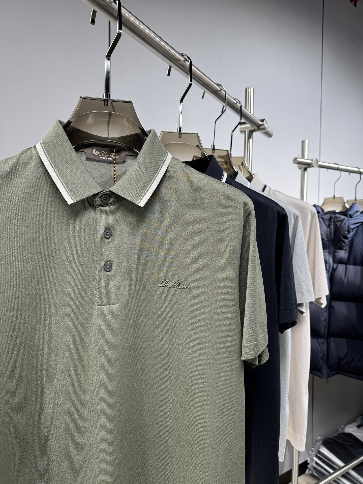 上新 26ss Loro Piana 春夏新款花灰起脚平纹短袖 原版定制 轻薄透气 上身丝滑舒适 高端大