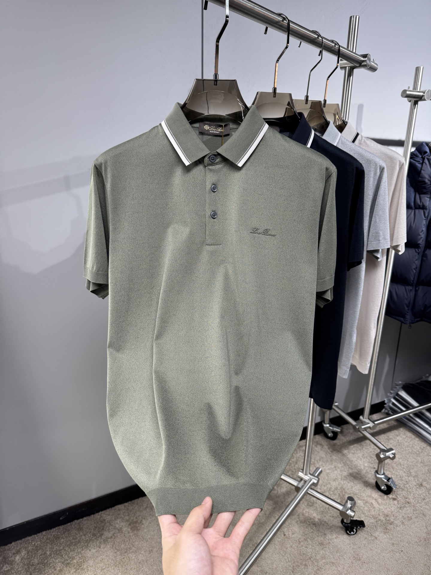 上新 26ss Loro Piana 春夏新款花灰起脚平纹短袖 原版定制 轻薄透气 上身丝滑舒适 高端大