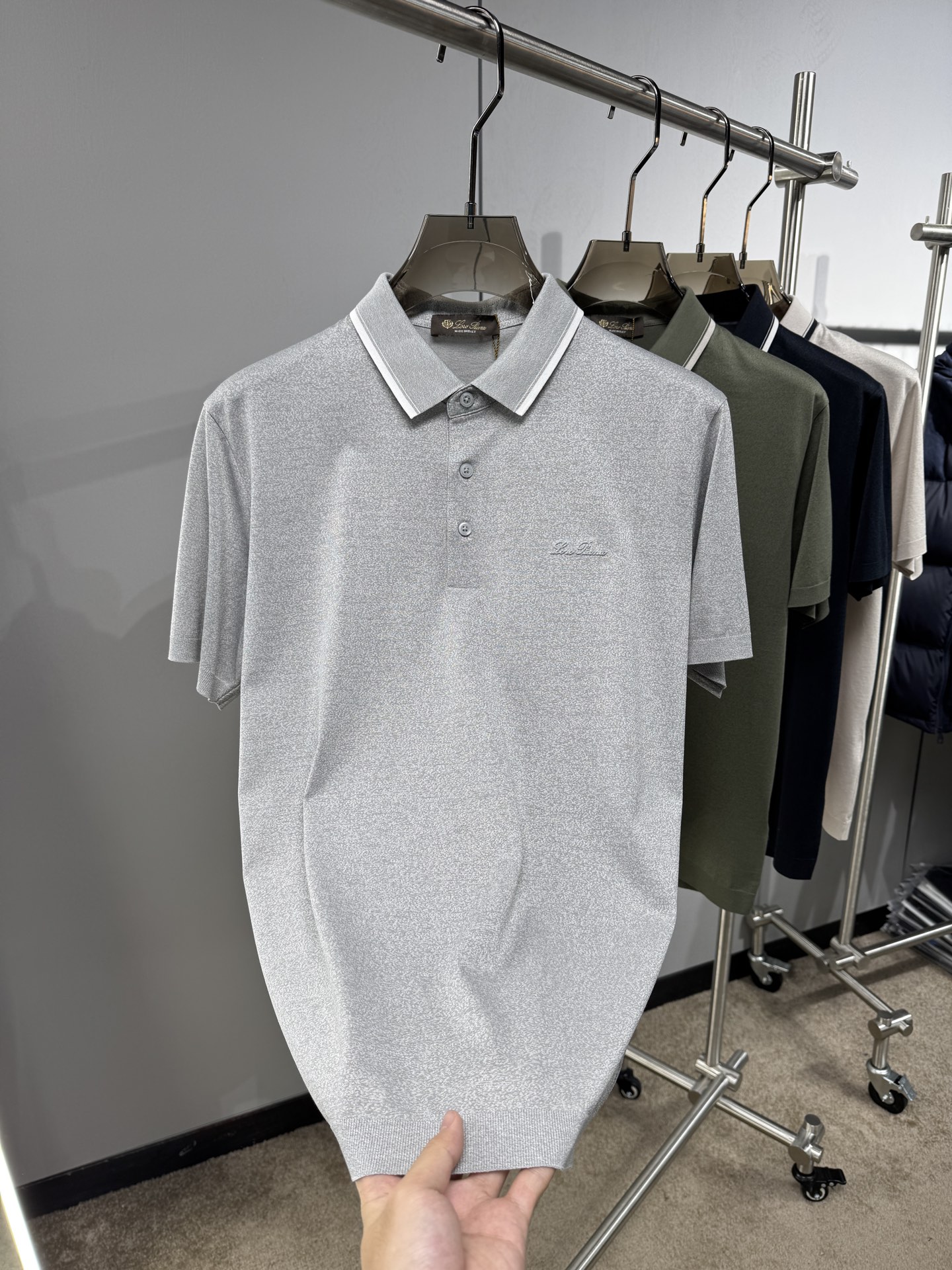 上新 26ss Loro Piana 春夏新款花灰起脚平纹短袖 原版定制 轻薄透气 上身丝滑舒适 高端大