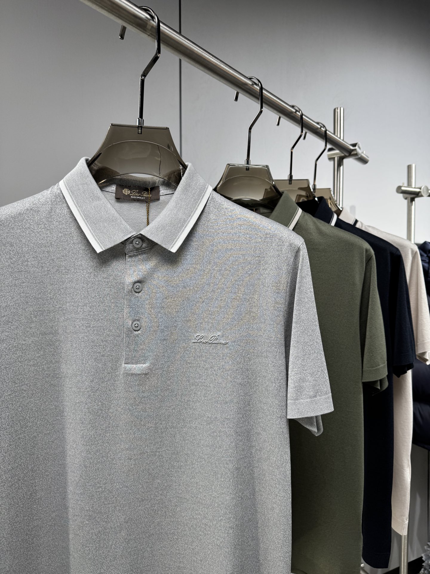 上新 26ss Loro Piana 春夏新款花灰起脚平纹短袖 原版定制 轻薄透气 上身丝滑舒适 高端大