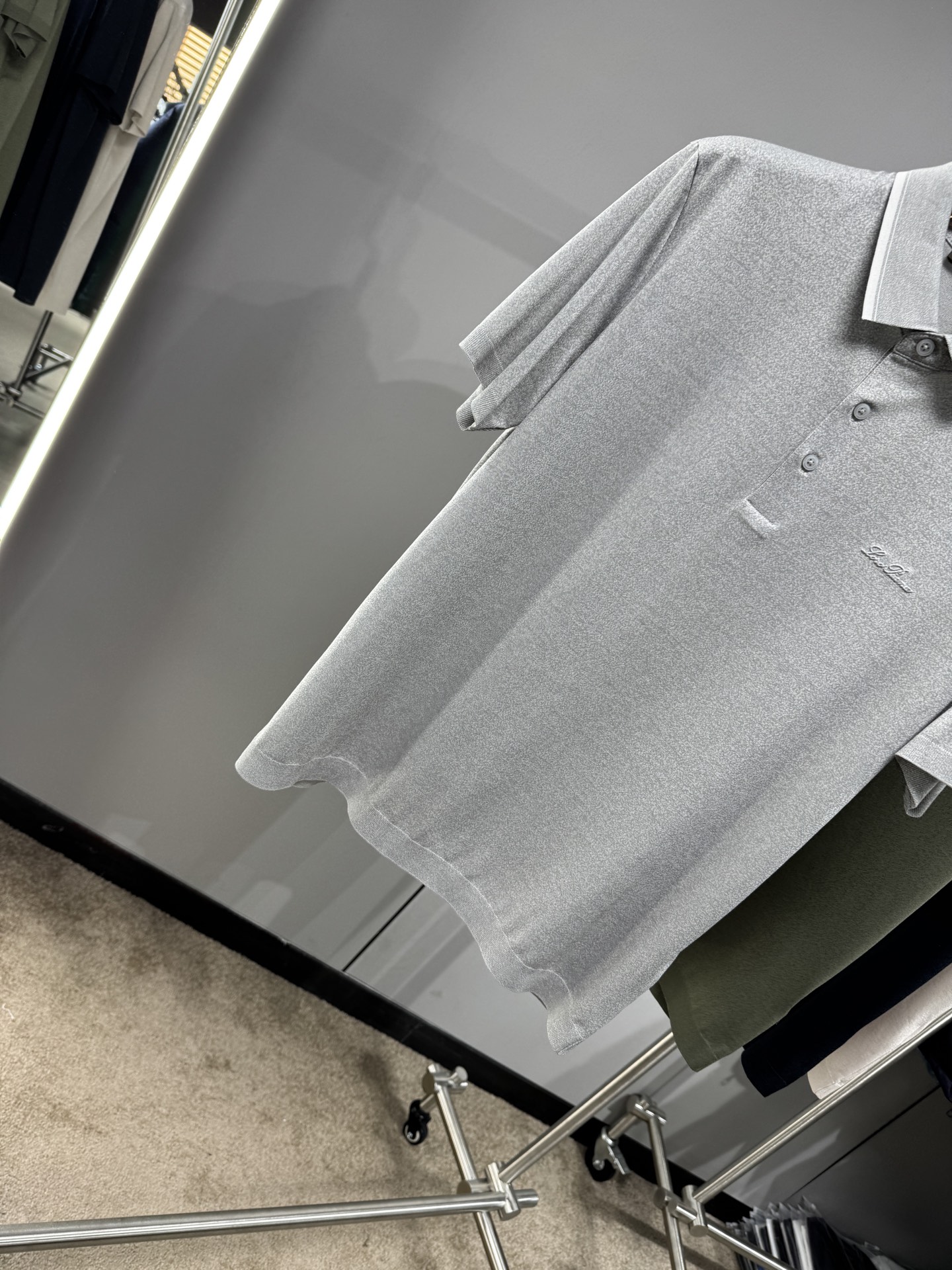 上新 26ss Loro Piana 春夏新款花灰起脚平纹短袖 原版定制 轻薄透气 上身丝滑舒适 高端大