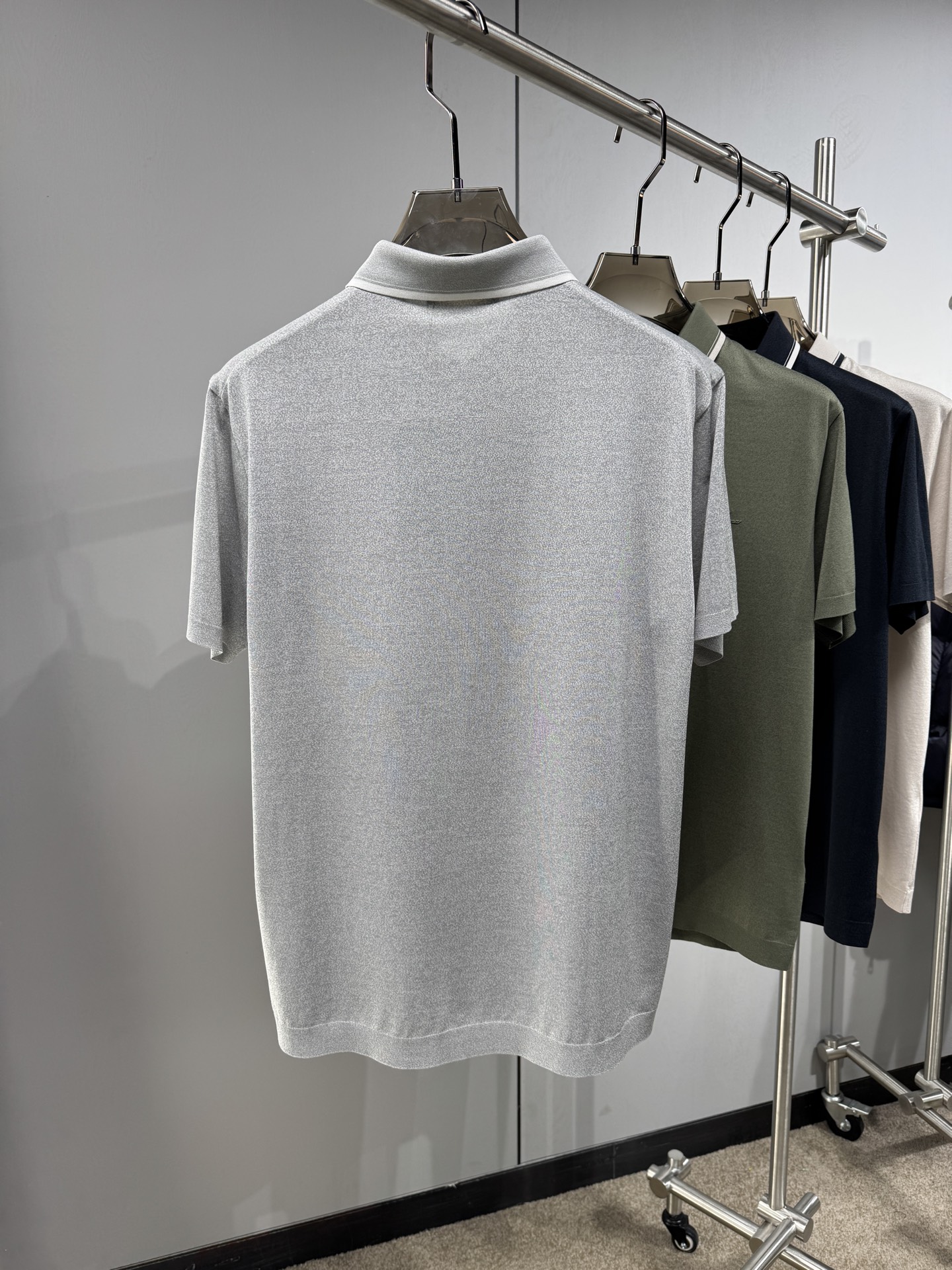 上新 26ss Loro Piana 春夏新款花灰起脚平纹短袖 原版定制 轻薄透气 上身丝滑舒适 高端大