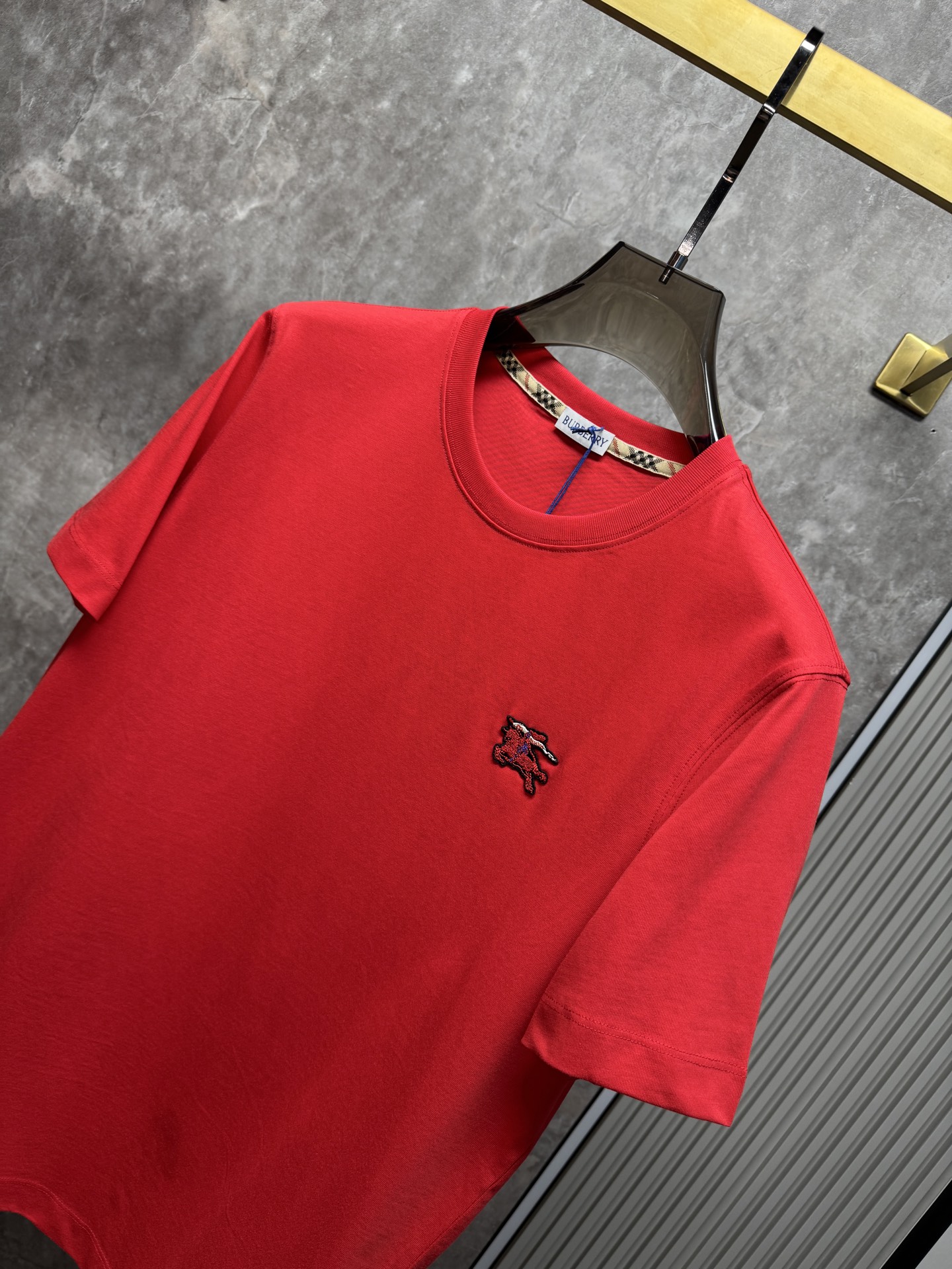 上新 26ss 巴宝莉春夏新款圆领短袖 原版定制 面料100%棉 轻薄透气 超级柔软上身丝滑舒适 高端大