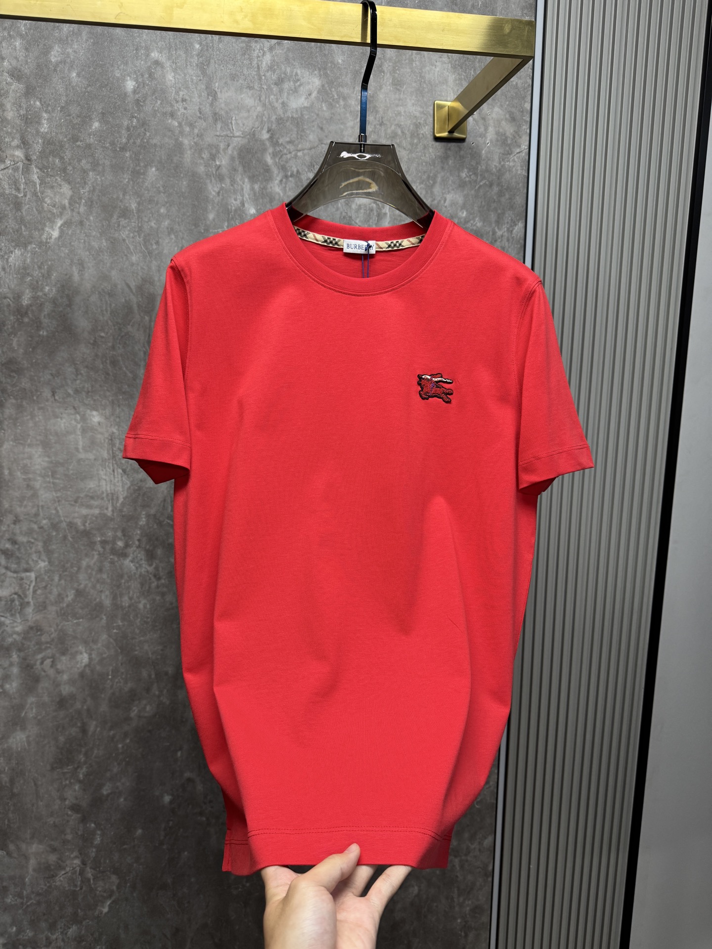 上新 26ss 巴宝莉春夏新款圆领短袖 原版定制 面料100%棉 轻薄透气 超级柔软上身丝滑舒适 高端大