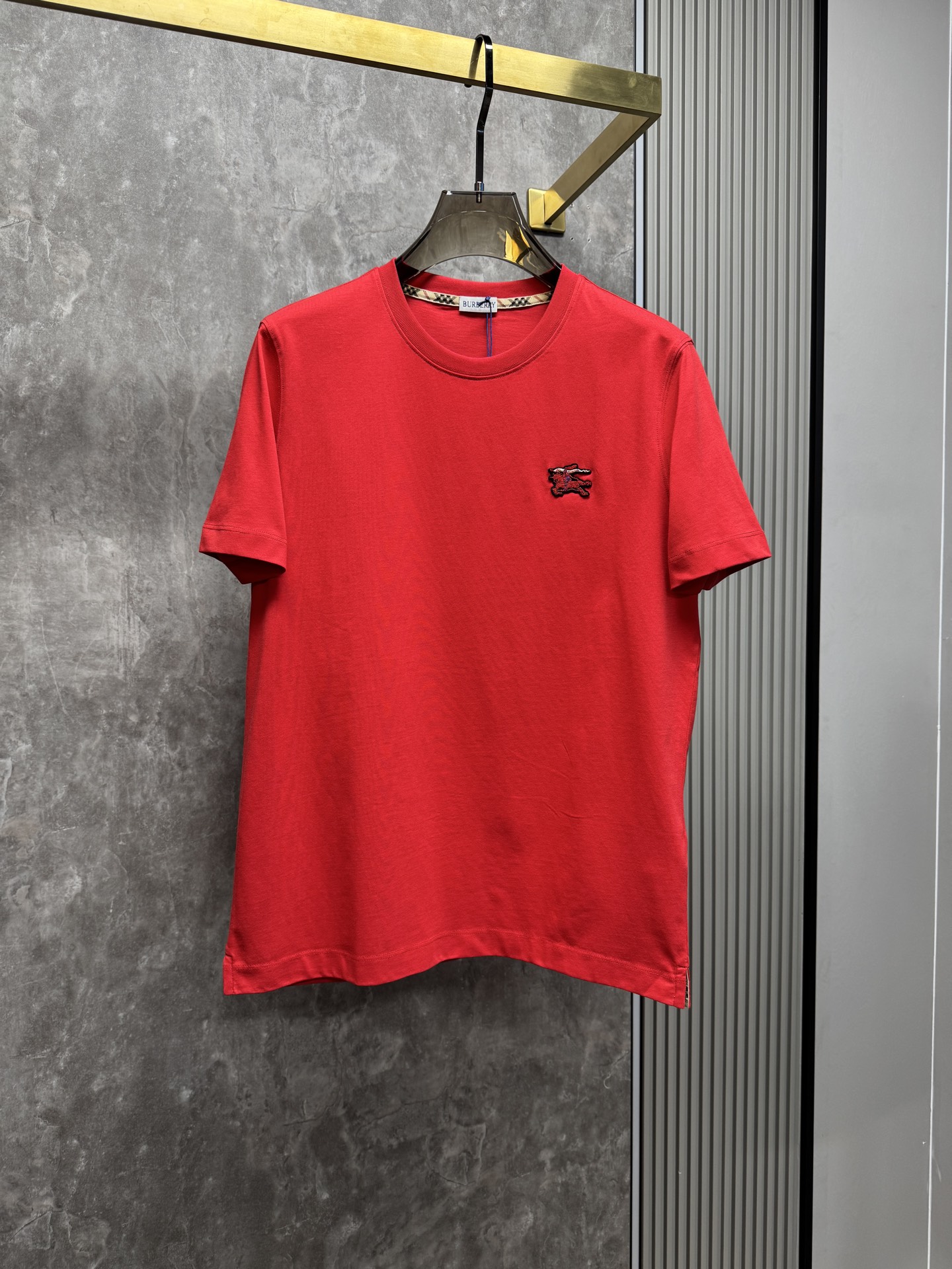 上新 26ss 巴宝莉春夏新款圆领短袖 原版定制 面料100%棉 轻薄透气 超级柔软上身丝滑舒适 高端大