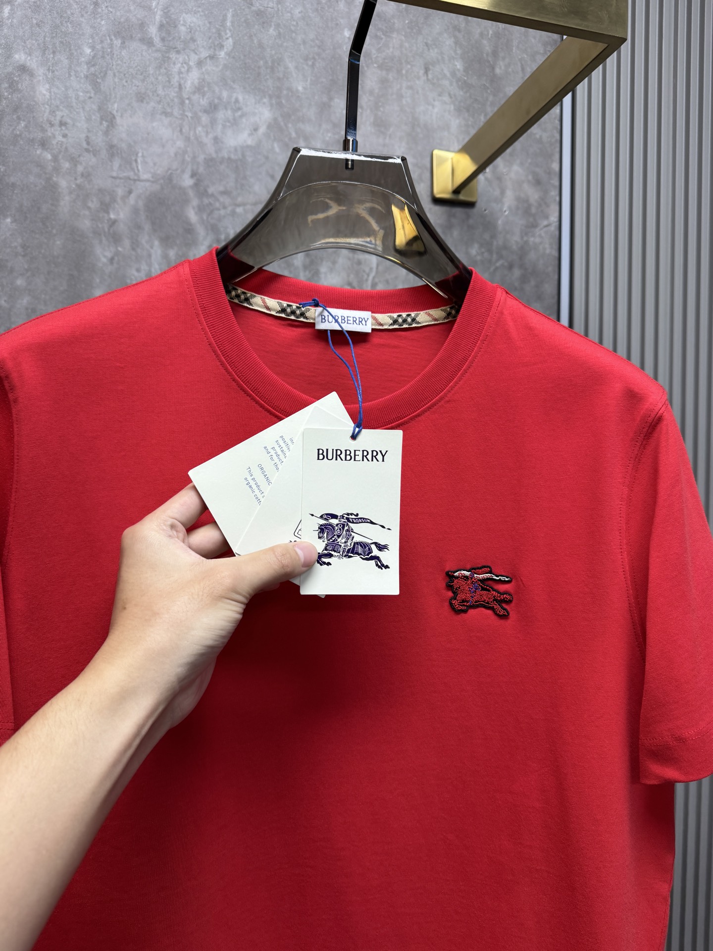 上新 26ss 巴宝莉春夏新款圆领短袖 原版定制 面料100%棉 轻薄透气 超级柔软上身丝滑舒适 高端大