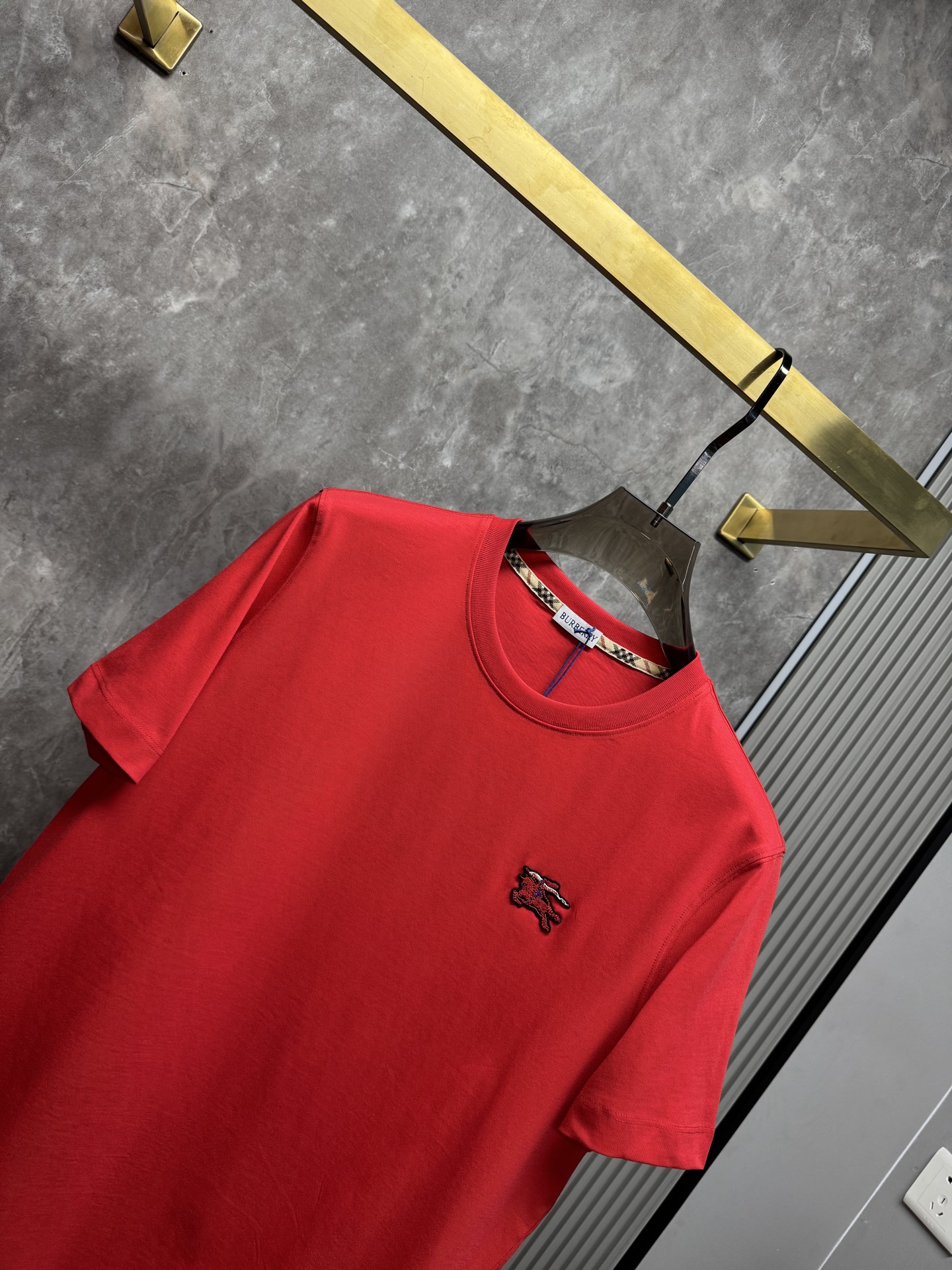 上新 26ss 巴宝莉春夏新款圆领短袖 原版定制 面料100%棉 轻薄透气 超级柔软上身丝滑舒适 高端大