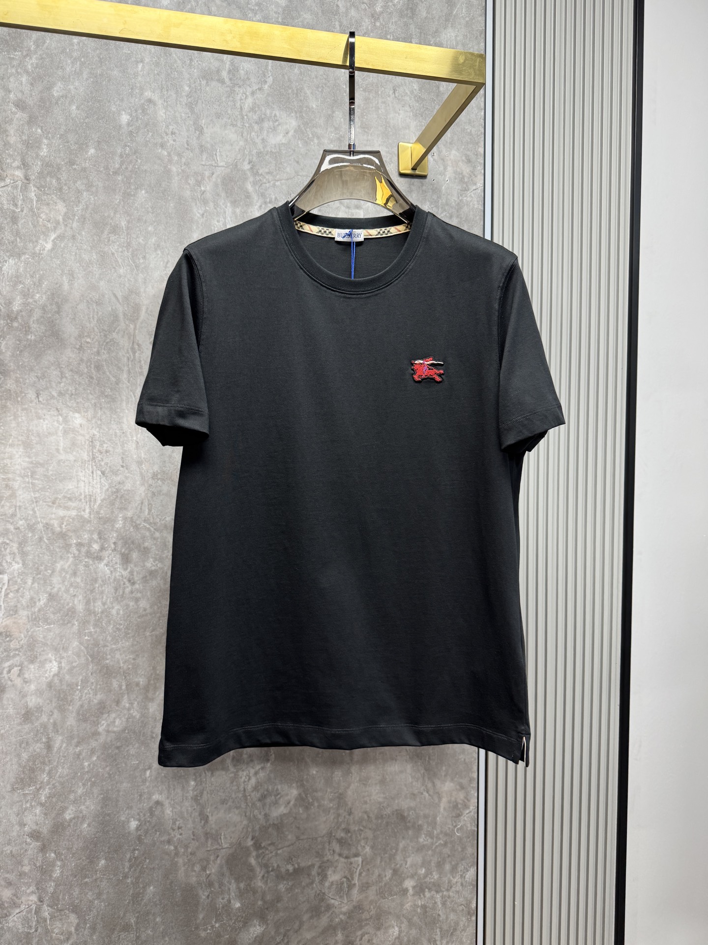 上新 26ss 巴宝莉春夏新款圆领短袖 原版定制 面料100%棉 轻薄透气 超级柔软上身丝滑舒适 高端大