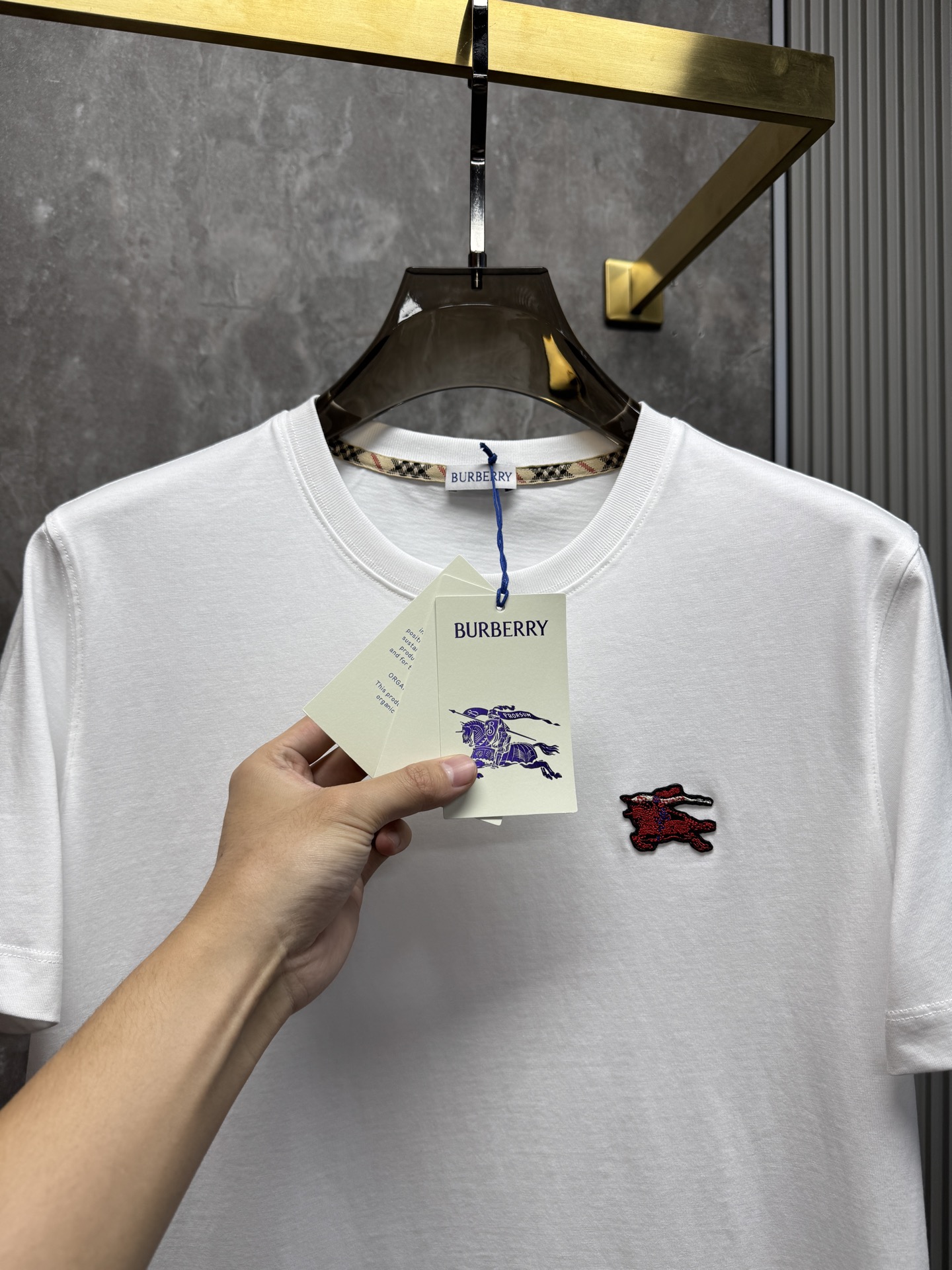 上新 26ss 巴宝莉春夏新款圆领短袖 原版定制 面料100%棉 轻薄透气 超级柔软上身丝滑舒适 高端大