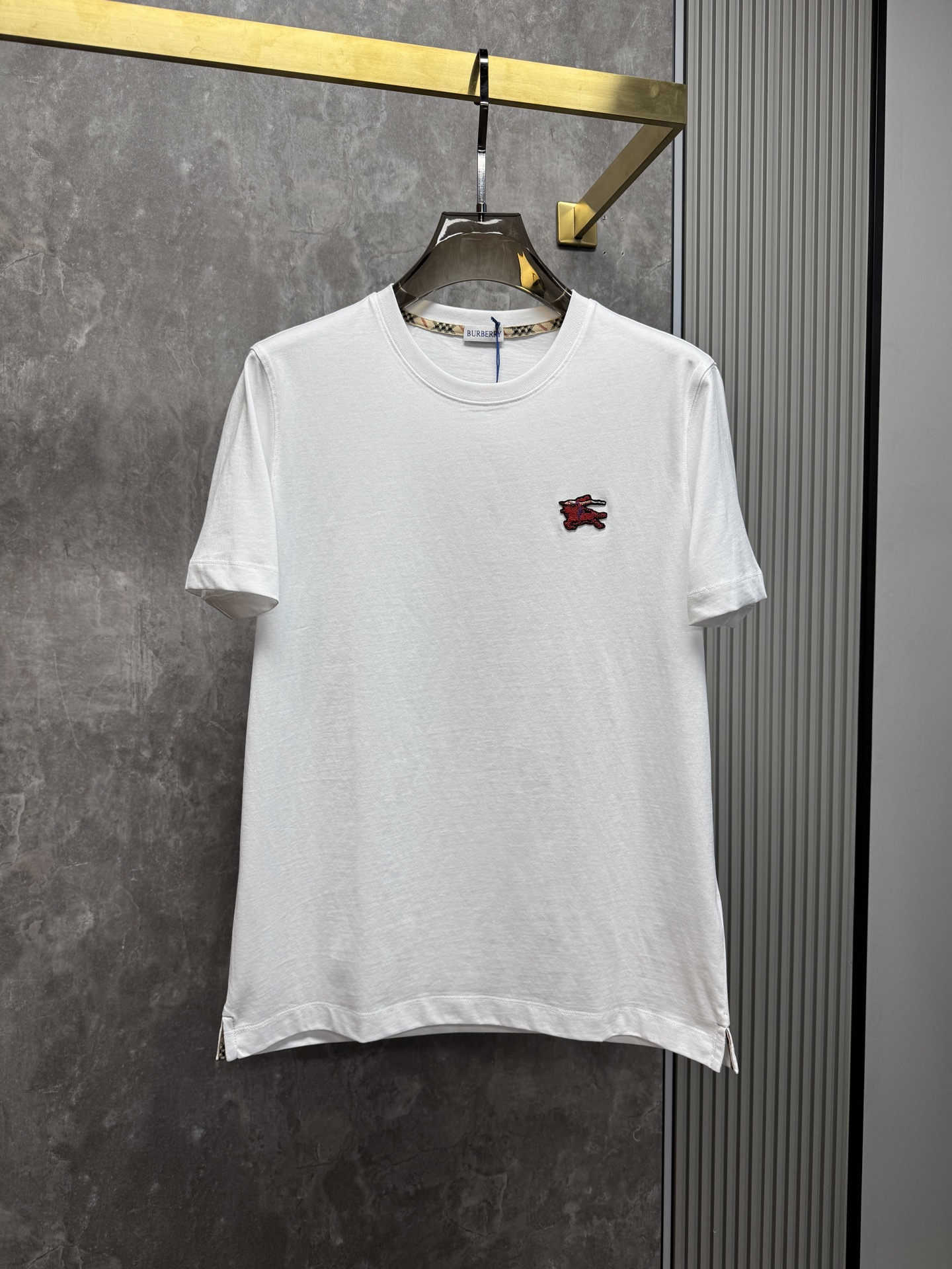 上新 26ss 巴宝莉春夏新款圆领短袖 原版定制 面料100%棉 轻薄透气 超级柔软上身丝滑舒适 高端大