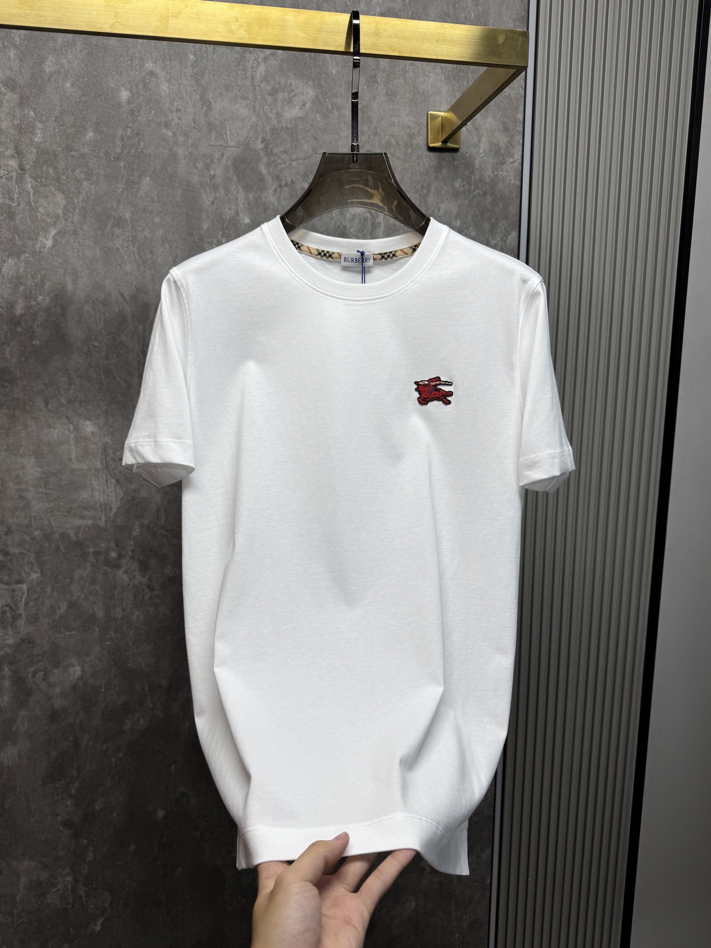 上新 26ss 巴宝莉春夏新款圆领短袖 原版定制 面料100%棉 轻薄透气 超级柔软上身丝滑舒适 高端大