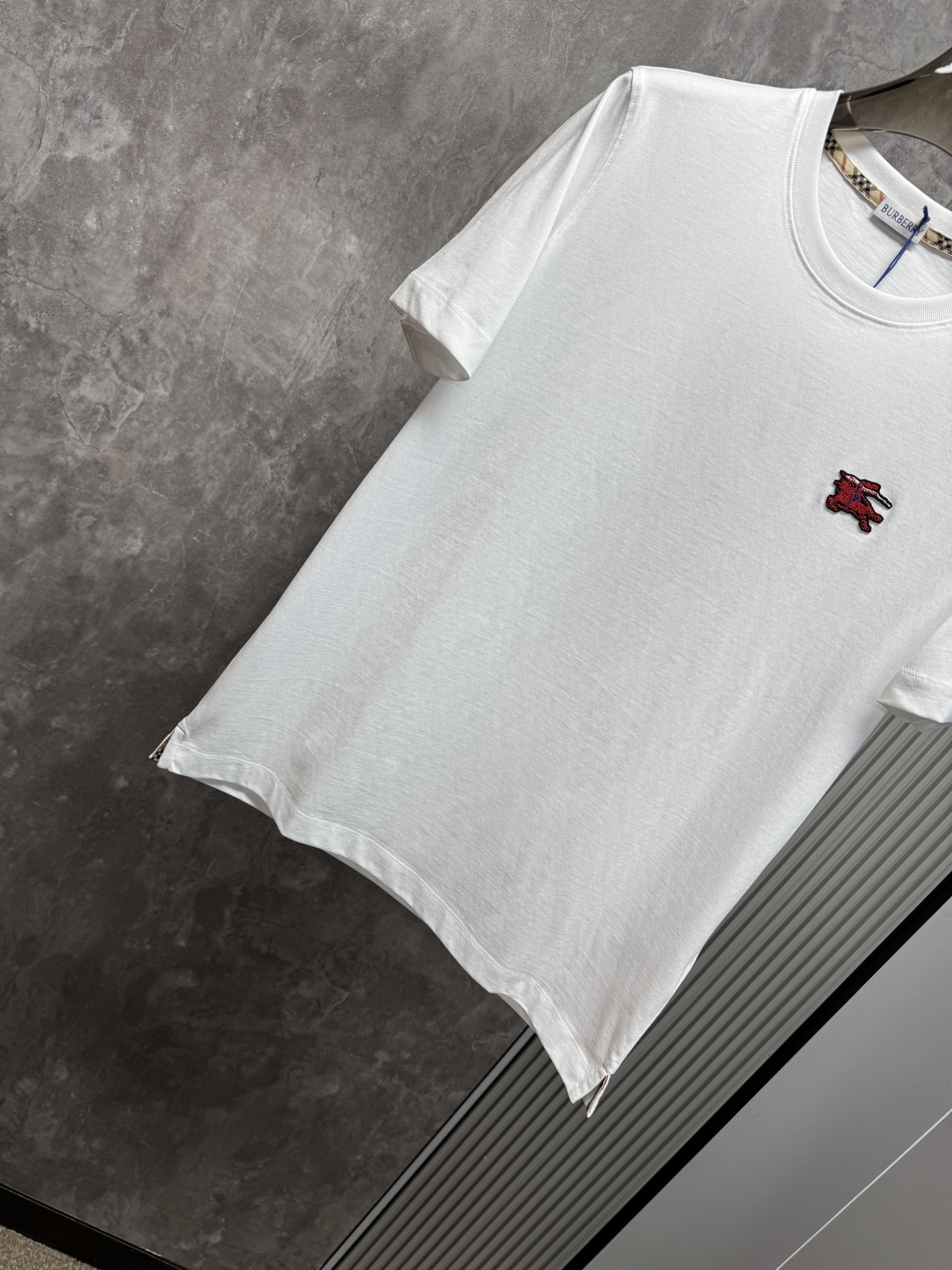 上新 26ss 巴宝莉春夏新款圆领短袖 原版定制 面料100%棉 轻薄透气 超级柔软上身丝滑舒适 高端大