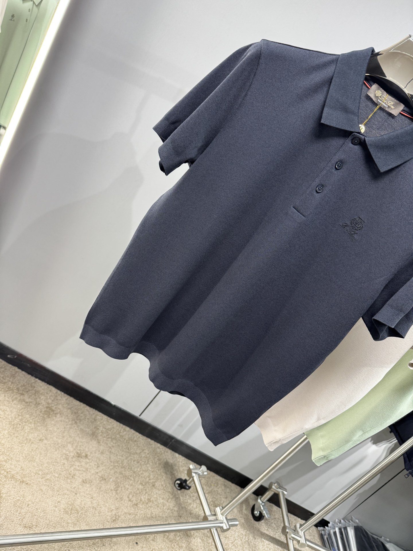 L春夏新品，针织Polo衫｜细腻针织肌理，触感软糯亲肤，透气不闷汗，胸口简约精致刺绣图案，低调有格调，提