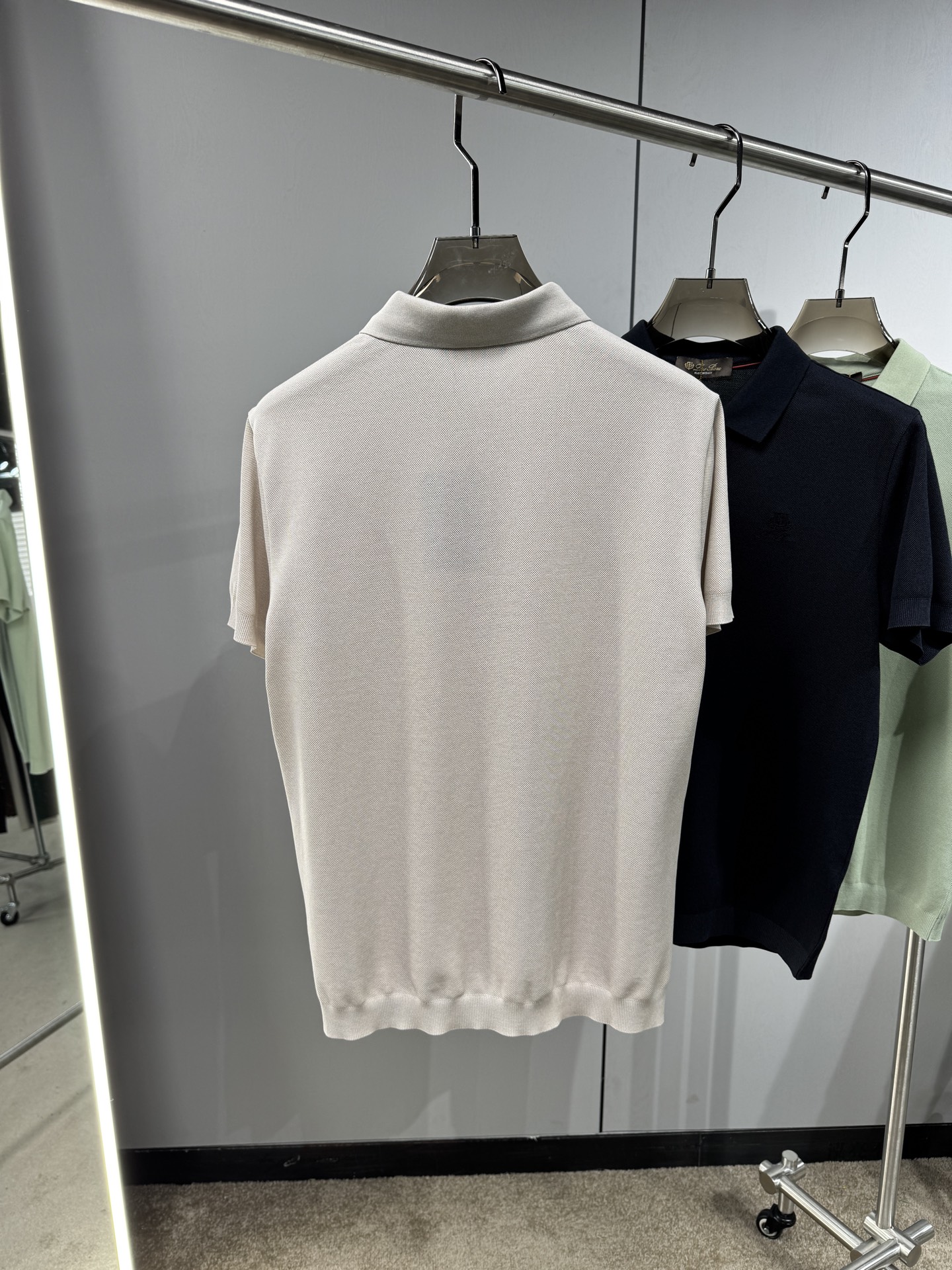 L春夏新品，针织Polo衫｜细腻针织肌理，触感软糯亲肤，透气不闷汗，胸口简约精致刺绣图案，低调有格调，提