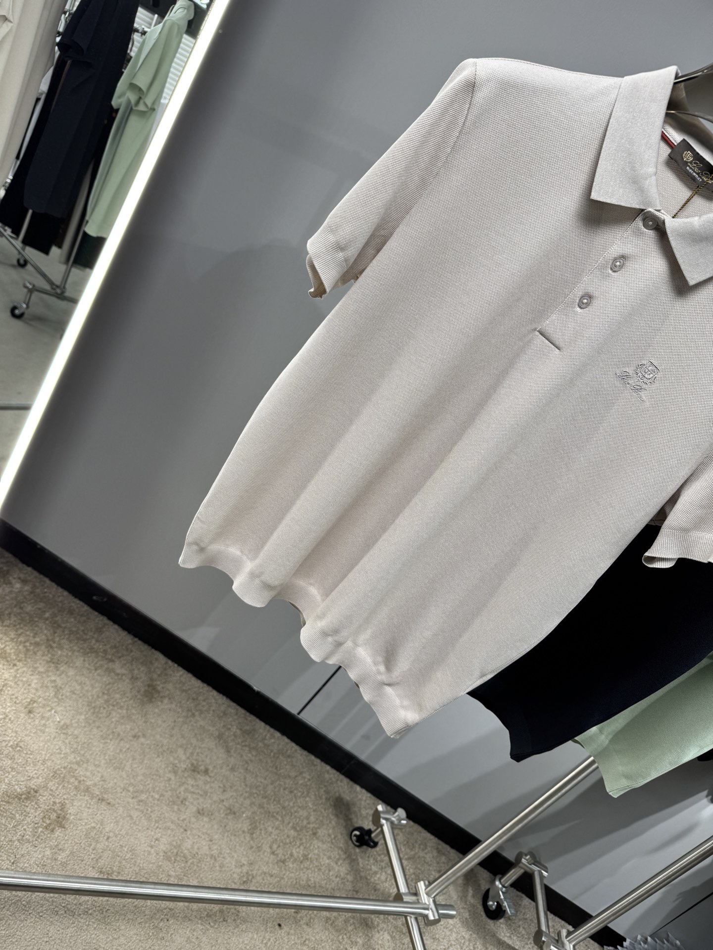 L春夏新品，针织Polo衫｜细腻针织肌理，触感软糯亲肤，透气不闷汗，胸口简约精致刺绣图案，低调有格调，提