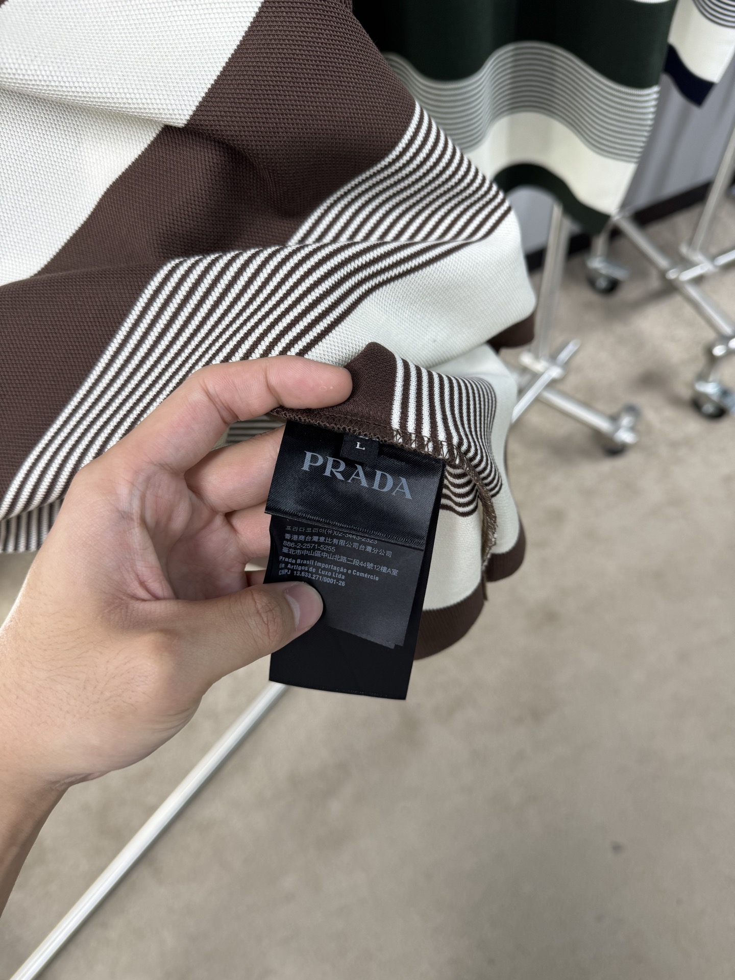 上新 26ss P家 早春新款起脚圆领短袖 原版定制 面料选用珠地棉 轻薄透气 上身丝滑舒适 高端大气经