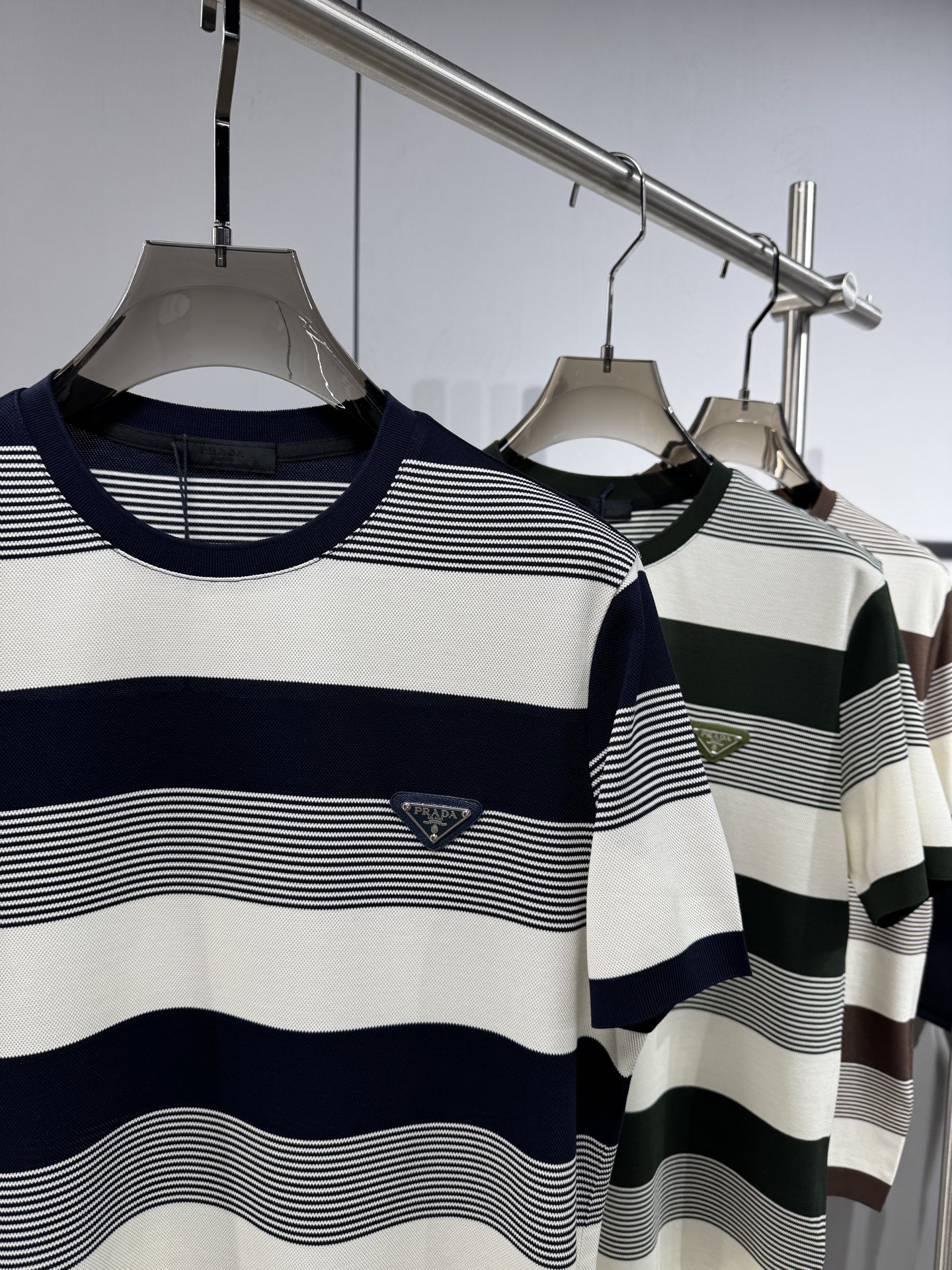 上新 26ss P家 早春新款起脚圆领短袖 原版定制 面料选用珠地棉 轻薄透气 上身丝滑舒适 高端大气经