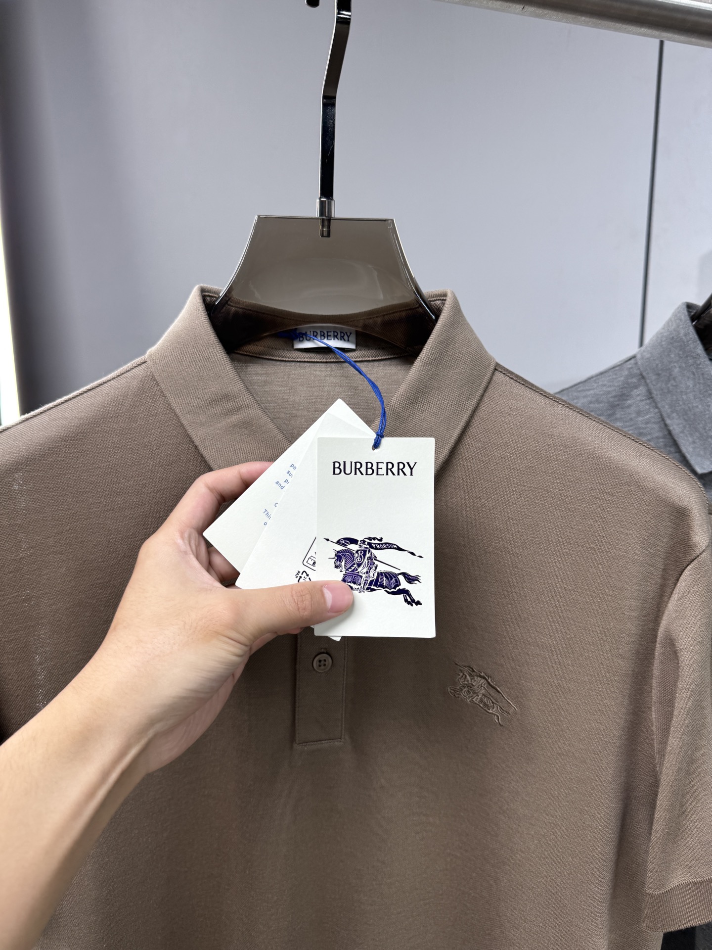 上新 26ss 巴宝莉 早春新款起脚Polo 原版定制 面料选用羊毛珠地棉 轻薄透气 上身丝滑舒适 高端