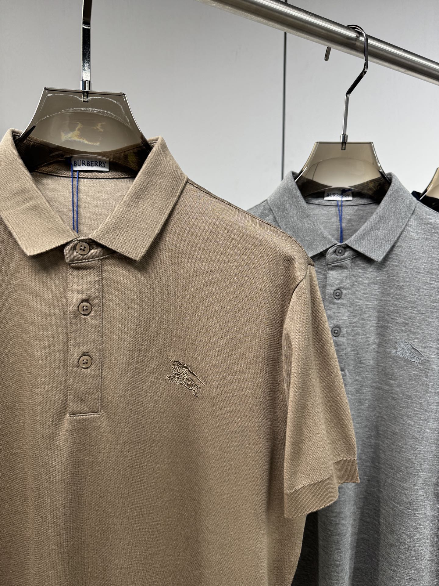 上新 26ss 巴宝莉 早春新款起脚Polo 原版定制 面料选用羊毛珠地棉 轻薄透气 上身丝滑舒适 高端