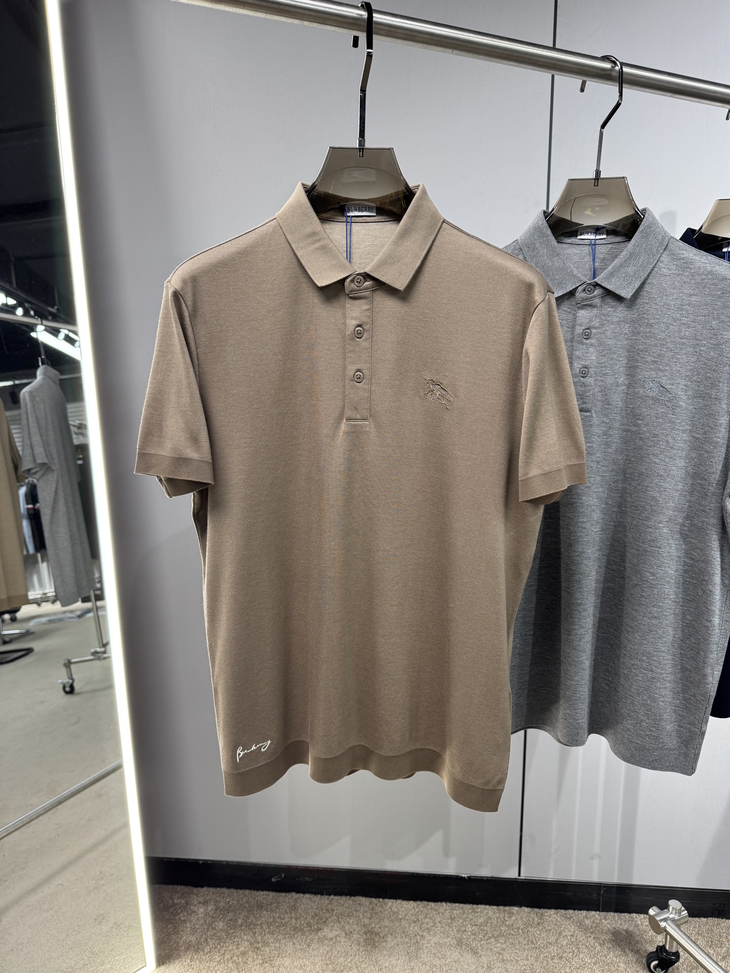 上新 26ss 巴宝莉 早春新款起脚Polo 原版定制 面料选用羊毛珠地棉 轻薄透气 上身丝滑舒适 高端