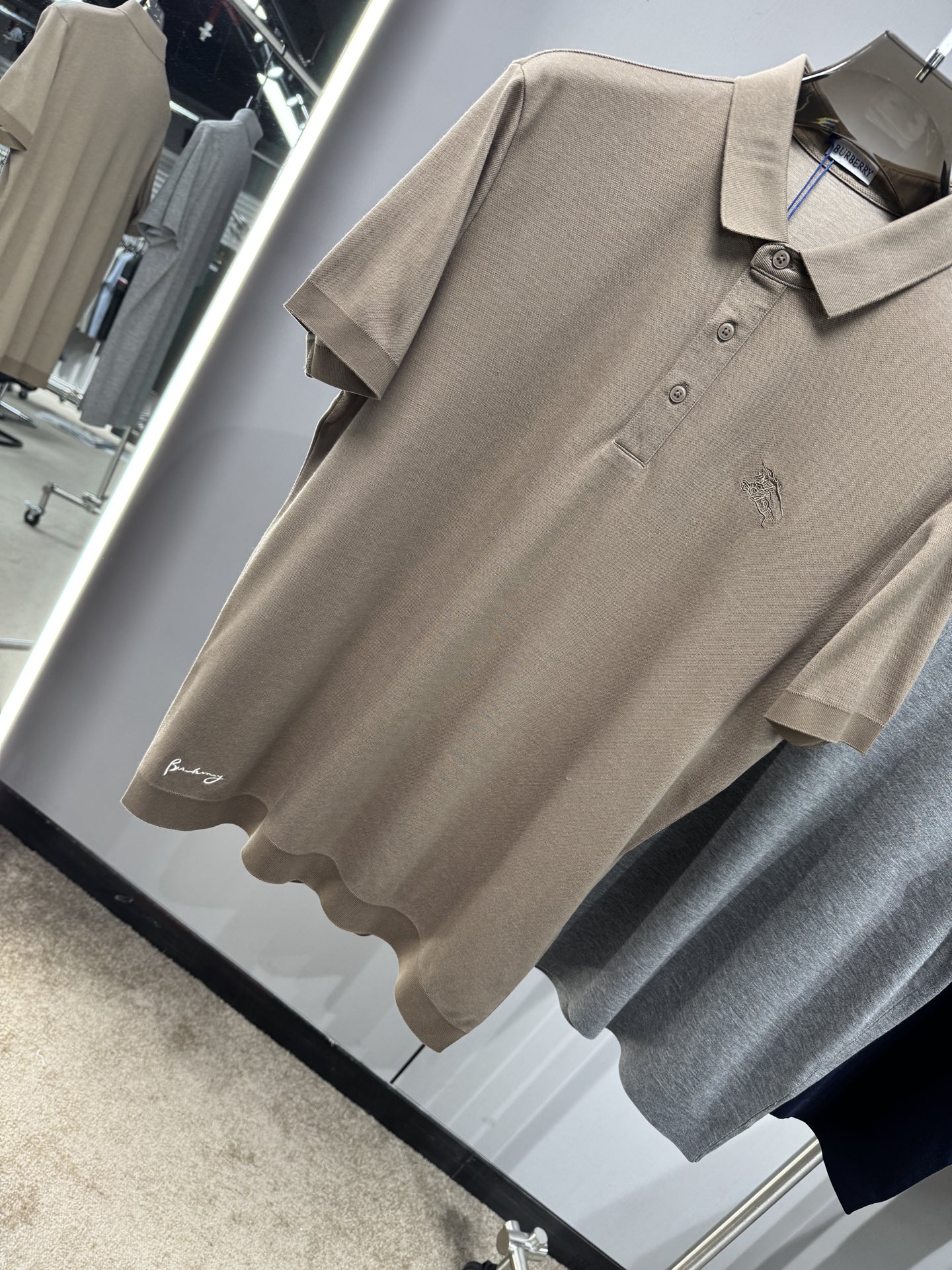 上新 26ss 巴宝莉 早春新款起脚Polo 原版定制 面料选用羊毛珠地棉 轻薄透气 上身丝滑舒适 高端