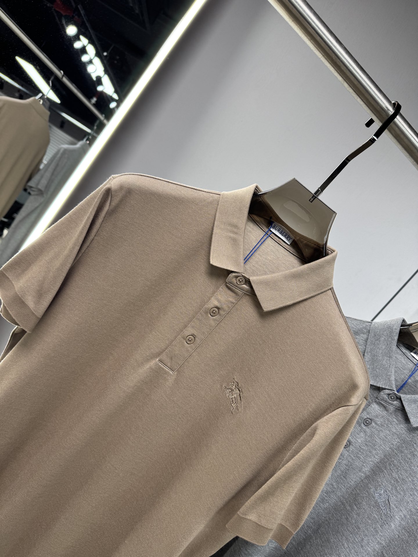 上新 26ss 巴宝莉 早春新款起脚Polo 原版定制 面料选用羊毛珠地棉 轻薄透气 上身丝滑舒适 高端