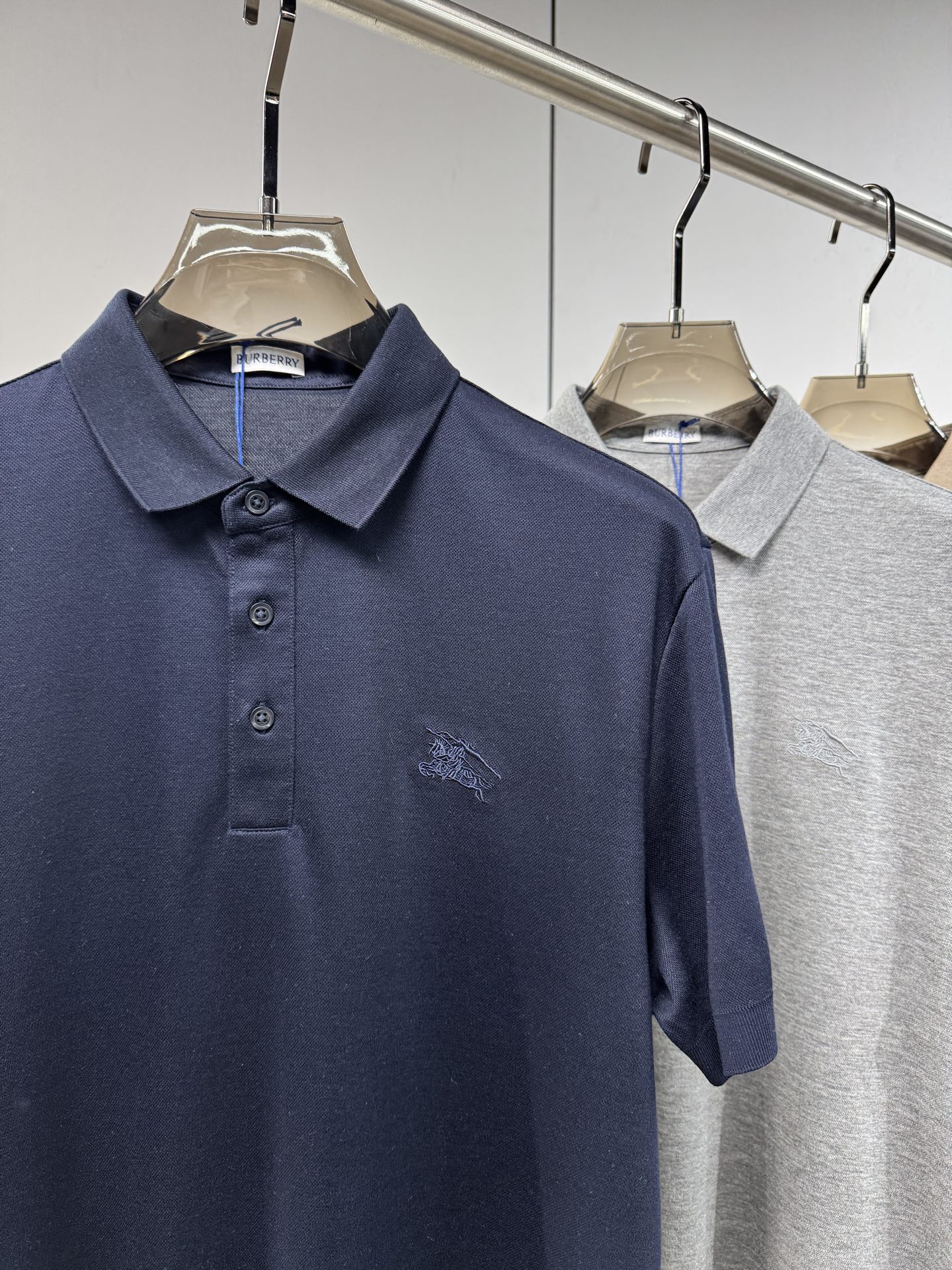 上新 26ss 巴宝莉 早春新款起脚Polo 原版定制 面料选用羊毛珠地棉 轻薄透气 上身丝滑舒适 高端