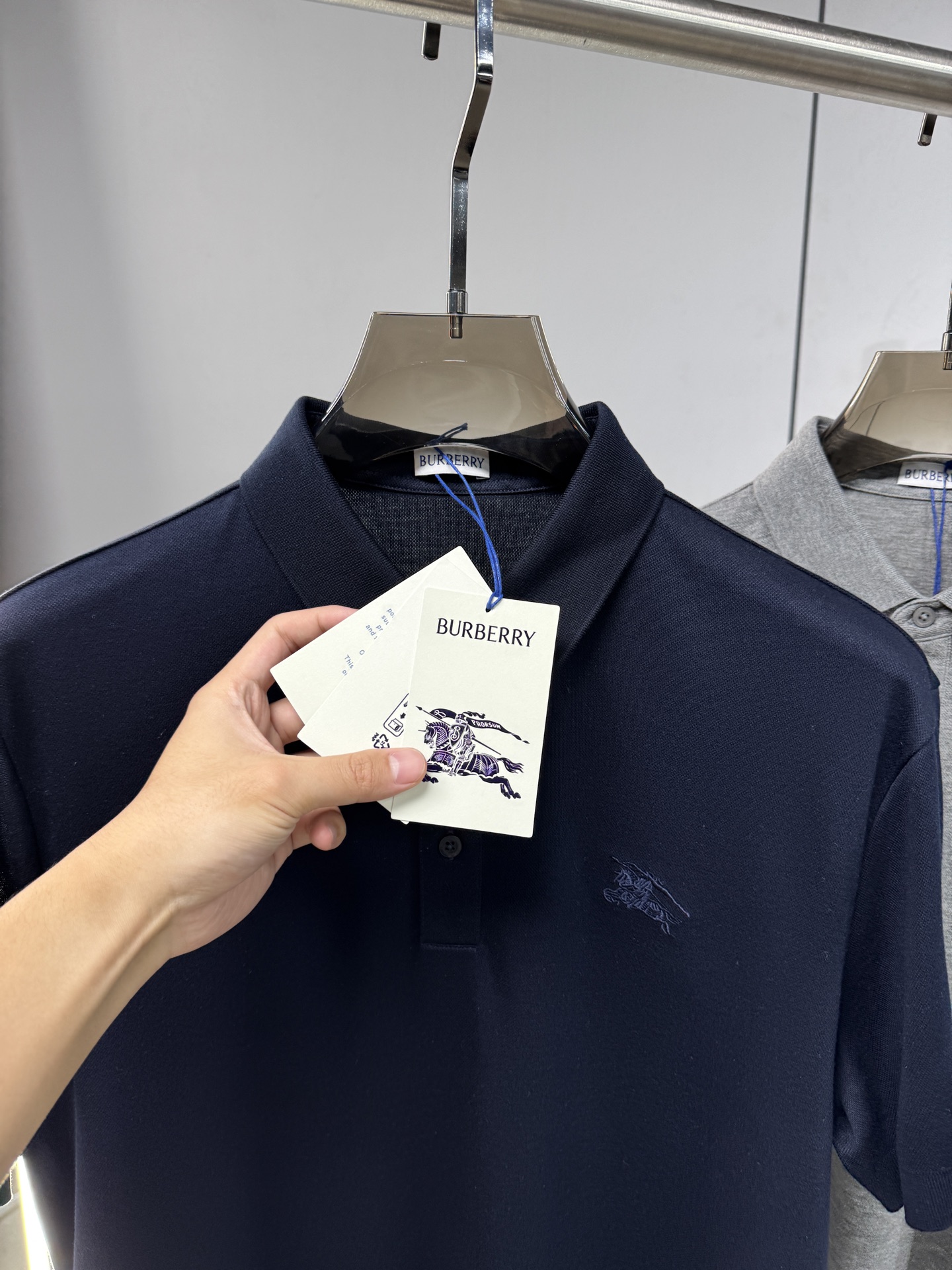 上新 26ss 巴宝莉 早春新款起脚Polo 原版定制 面料选用羊毛珠地棉 轻薄透气 上身丝滑舒适 高端