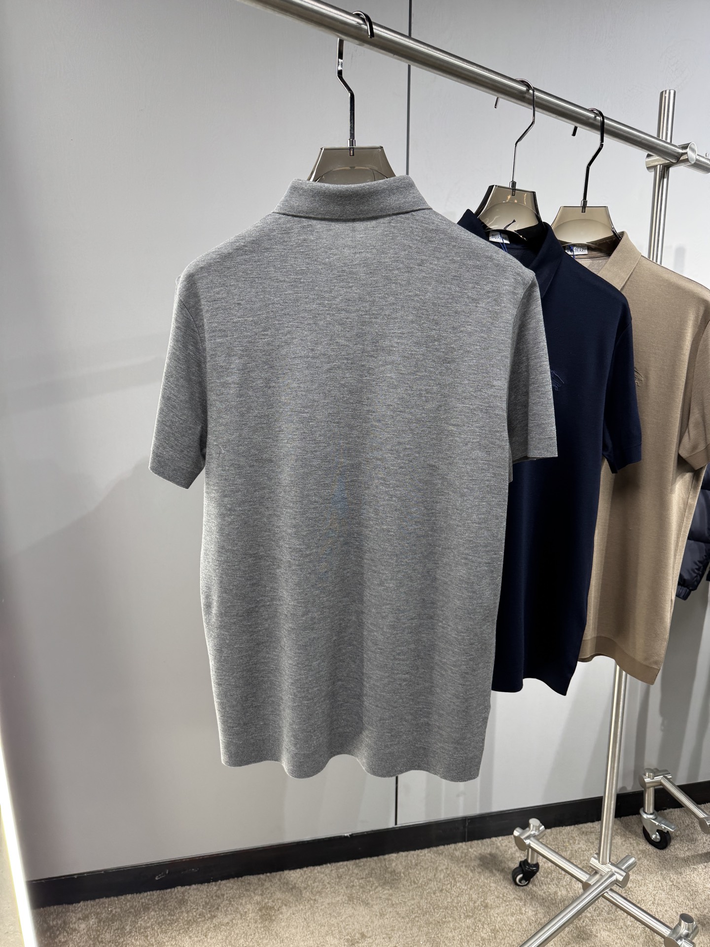 上新 26ss 巴宝莉 早春新款起脚Polo 原版定制 面料选用羊毛珠地棉 轻薄透气 上身丝滑舒适 高端