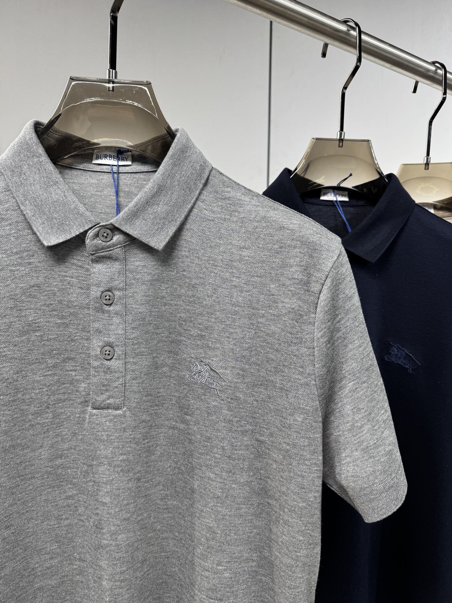 上新 26ss 巴宝莉 早春新款起脚Polo 原版定制 面料选用羊毛珠地棉 轻薄透气 上身丝滑舒适 高端