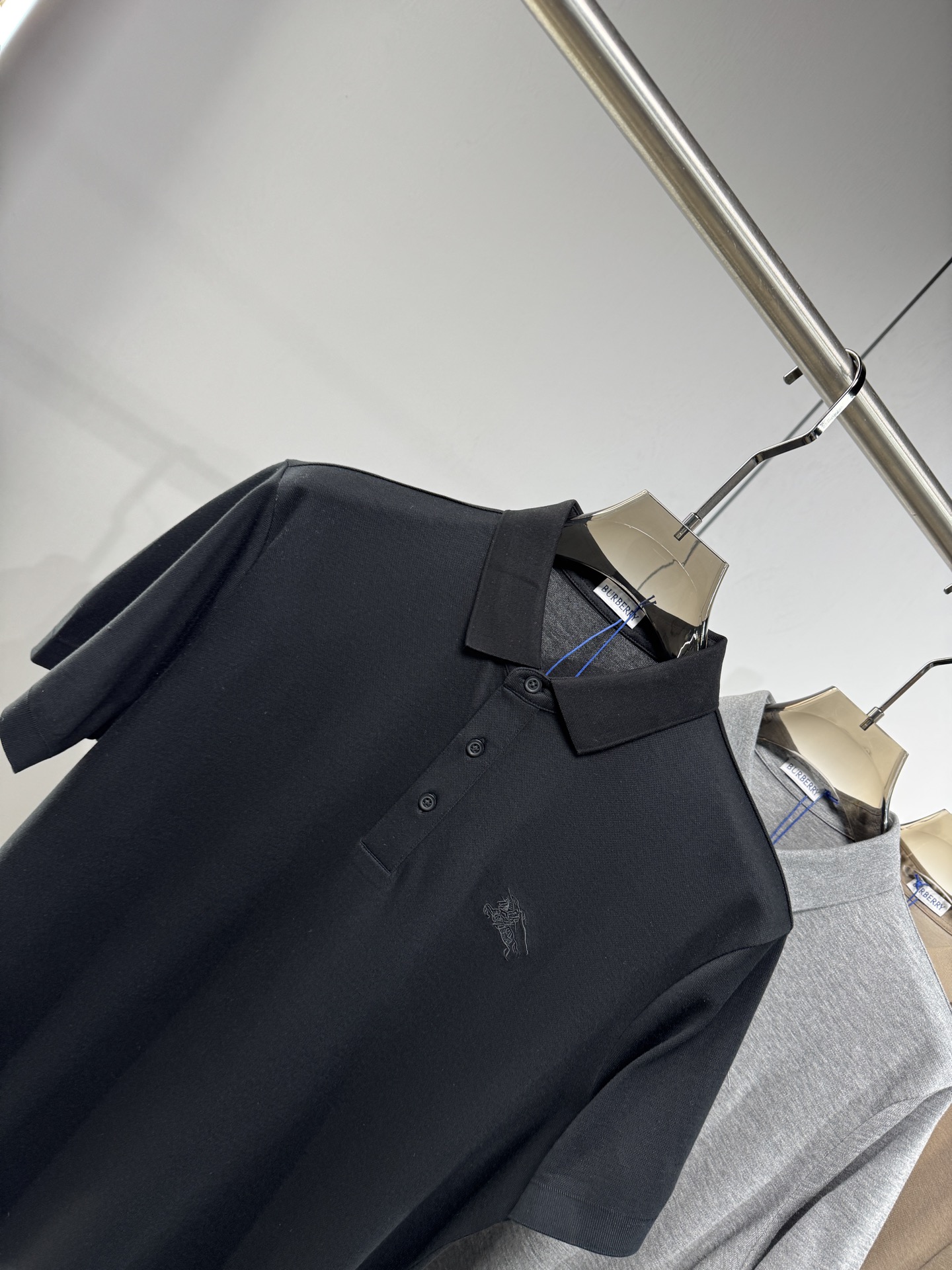 上新 26ss 巴宝莉 早春新款起脚Polo 原版定制 面料选用羊毛珠地棉 轻薄透气 上身丝滑舒适 高端