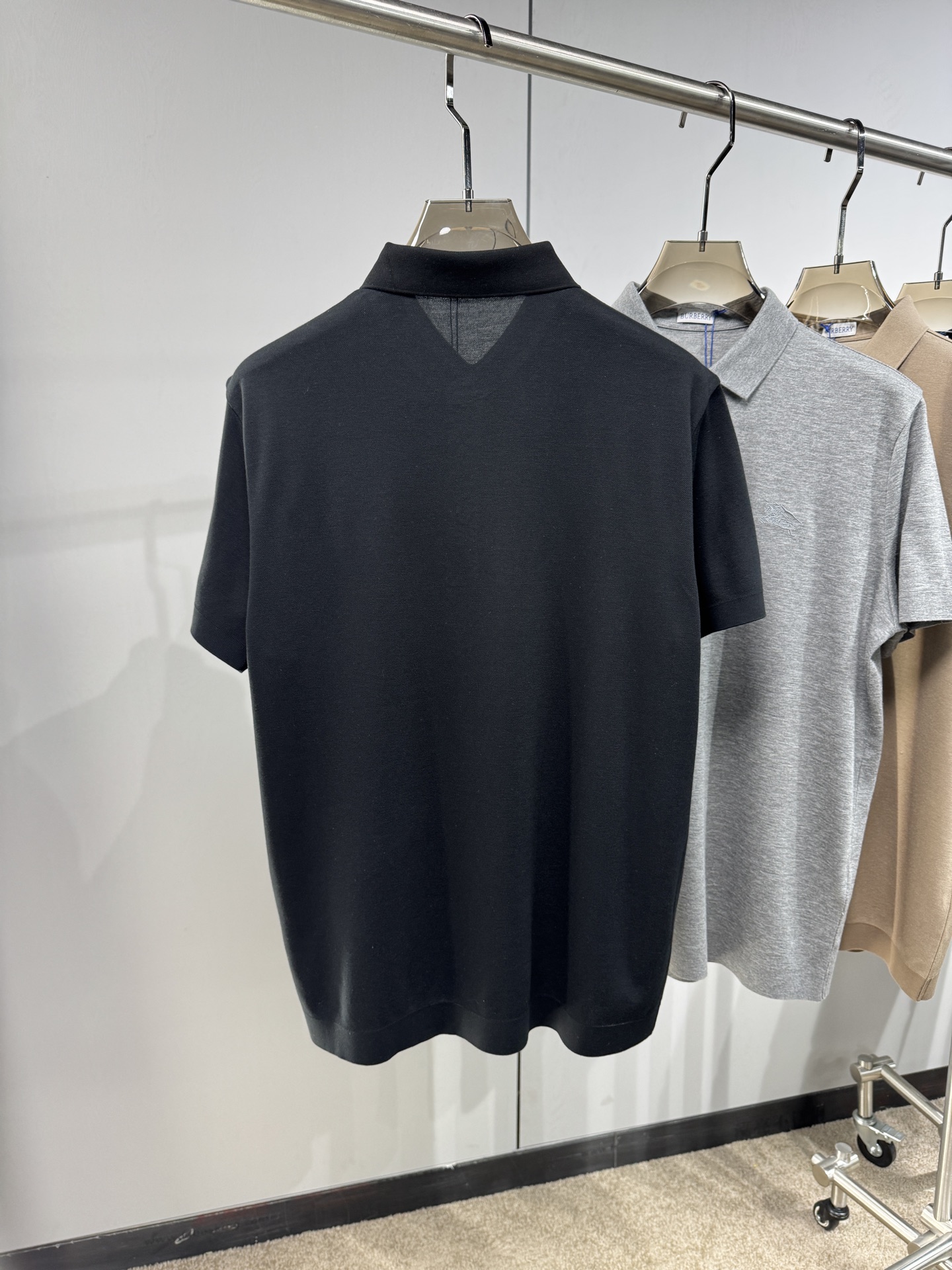 上新 26ss 巴宝莉 早春新款起脚Polo 原版定制 面料选用羊毛珠地棉 轻薄透气 上身丝滑舒适 高端