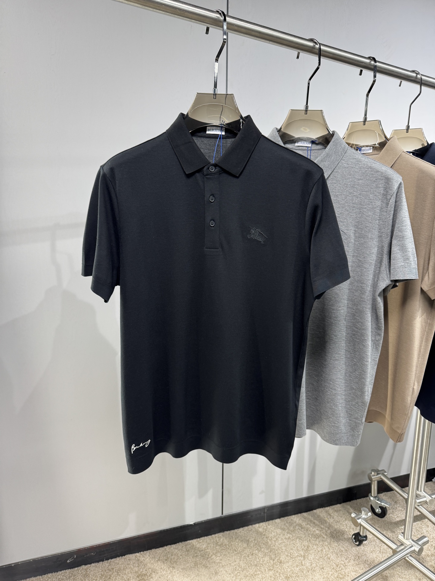 上新 26ss 巴宝莉 早春新款起脚Polo 原版定制 面料选用羊毛珠地棉 轻薄透气 上身丝滑舒适 高端