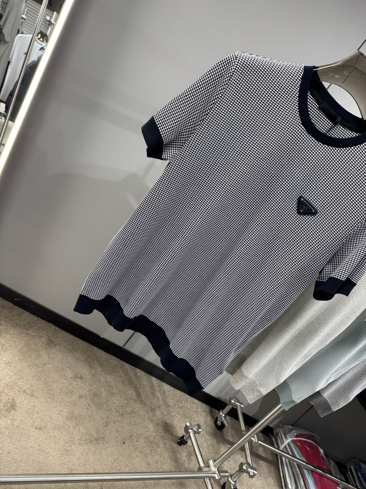 上新 26ss P家 春夏新款竖条提花起脚短袖 原版定制 面料选用进口彩柔棉 轻薄透气 上身丝滑舒适 高