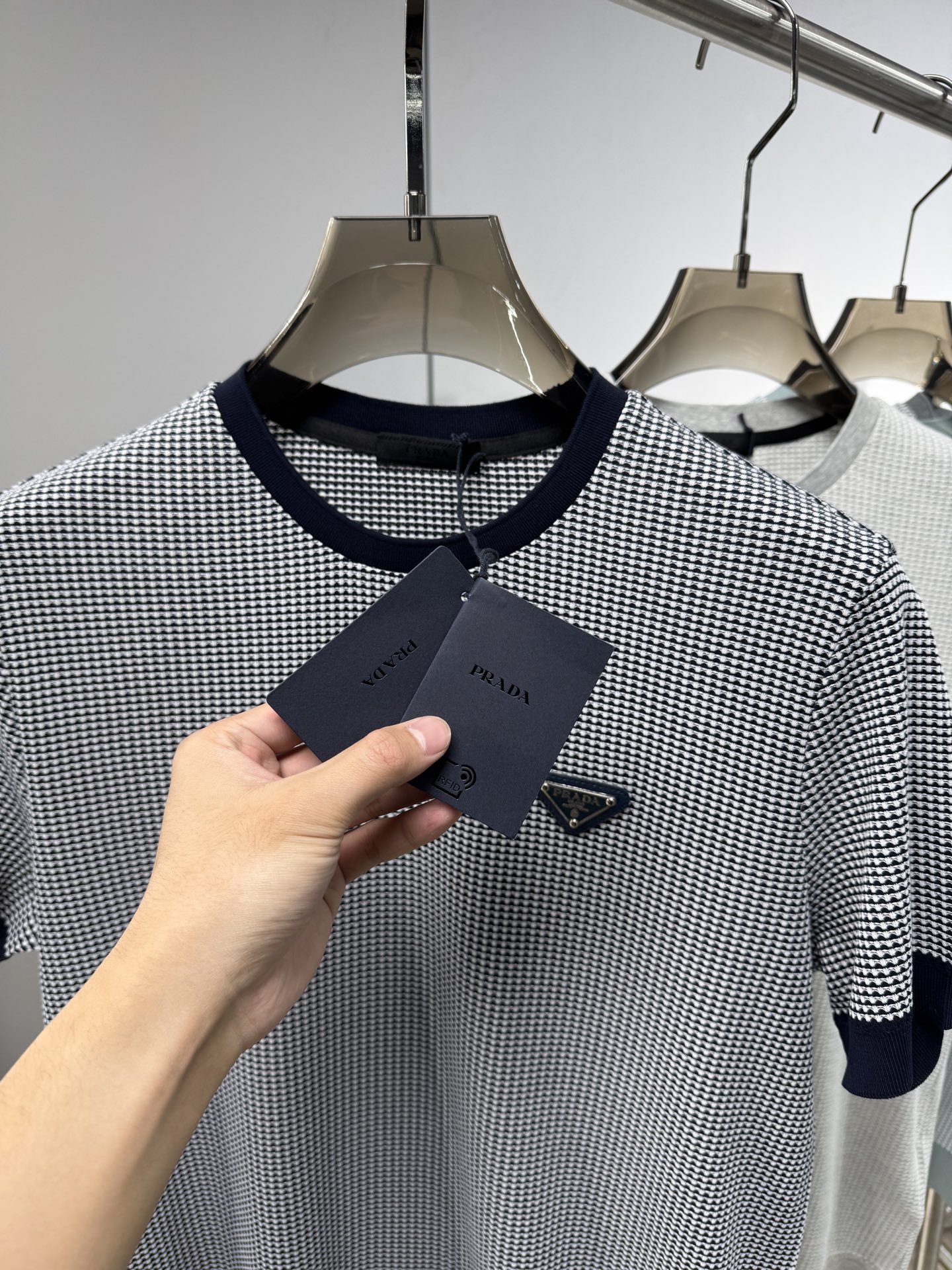 上新 26ss P家 春夏新款竖条提花起脚短袖 原版定制 面料选用进口彩柔棉 轻薄透气 上身丝滑舒适 高