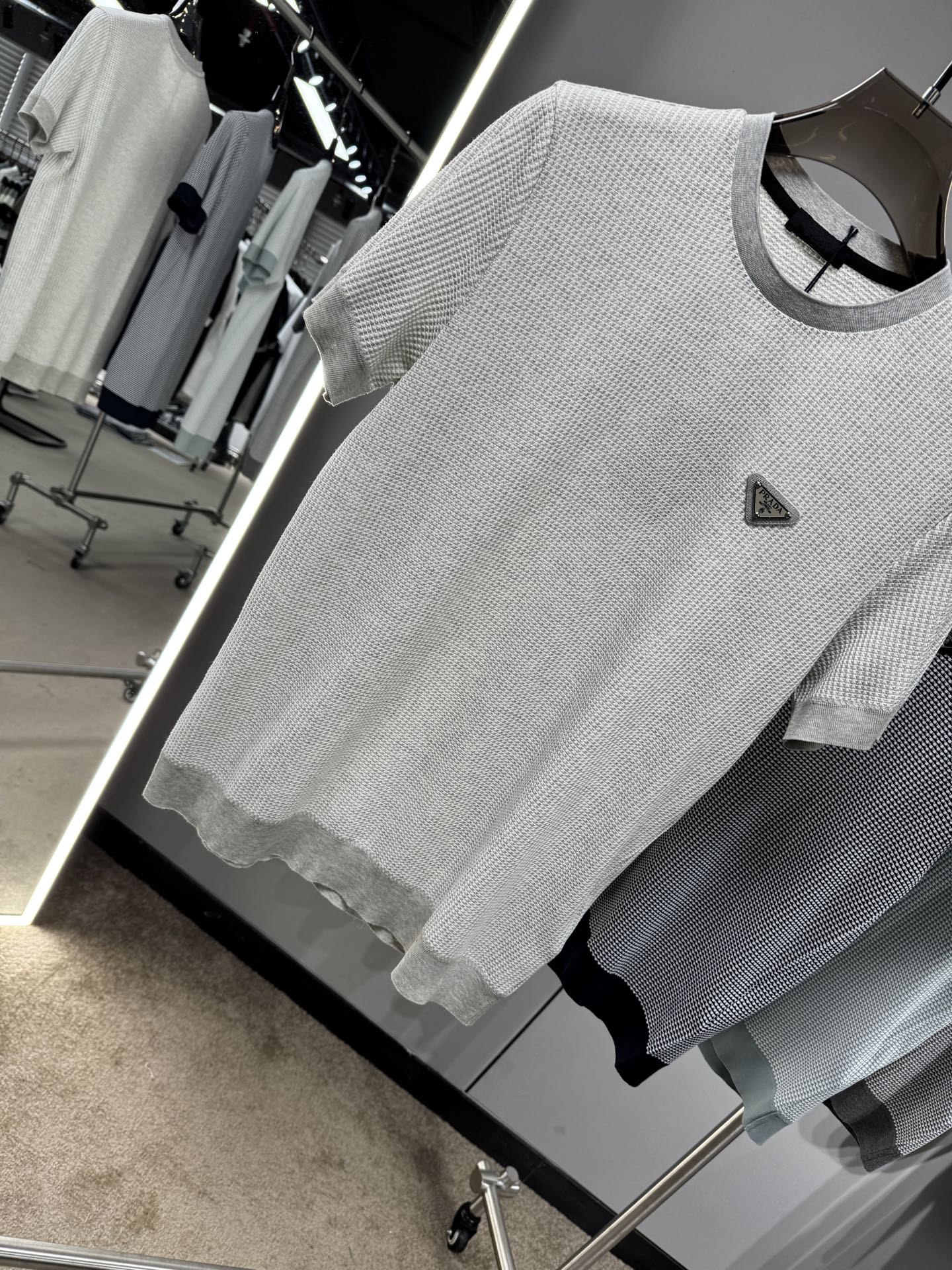 上新 26ss P家 春夏新款竖条提花起脚短袖 原版定制 面料选用进口彩柔棉 轻薄透气 上身丝滑舒适 高