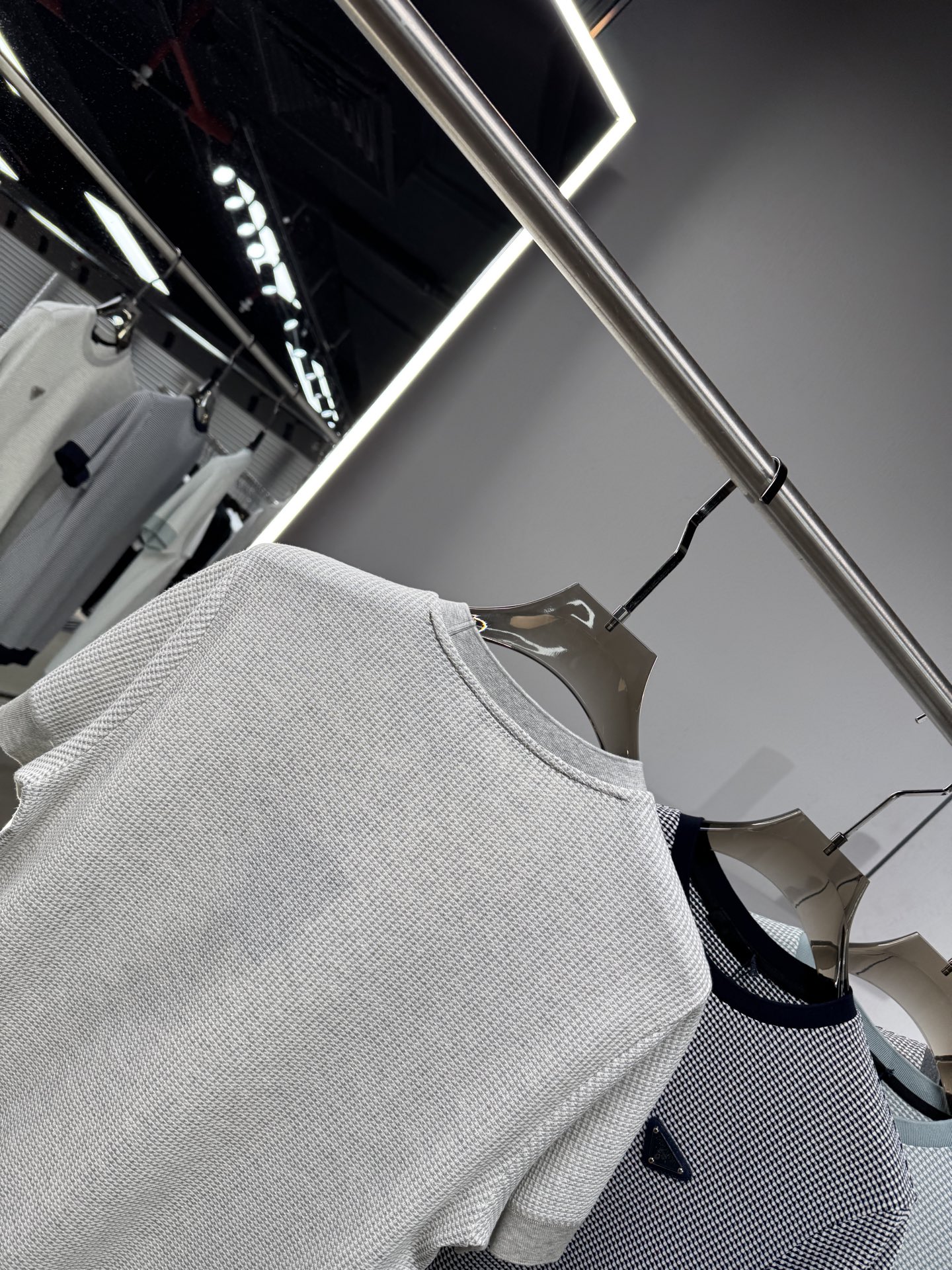 上新 26ss P家 春夏新款竖条提花起脚短袖 原版定制 面料选用进口彩柔棉 轻薄透气 上身丝滑舒适 高