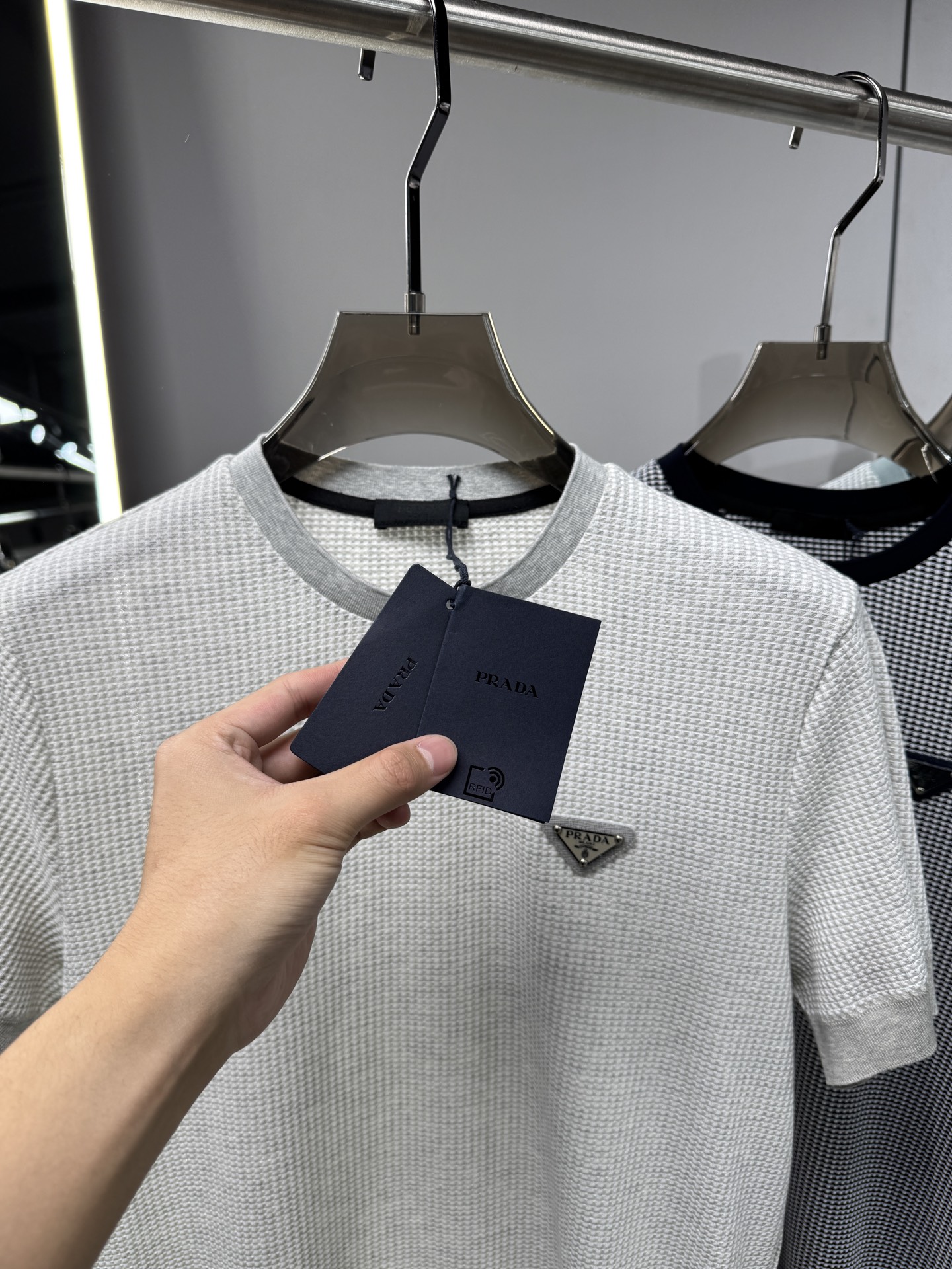 上新 26ss P家 春夏新款竖条提花起脚短袖 原版定制 面料选用进口彩柔棉 轻薄透气 上身丝滑舒适 高